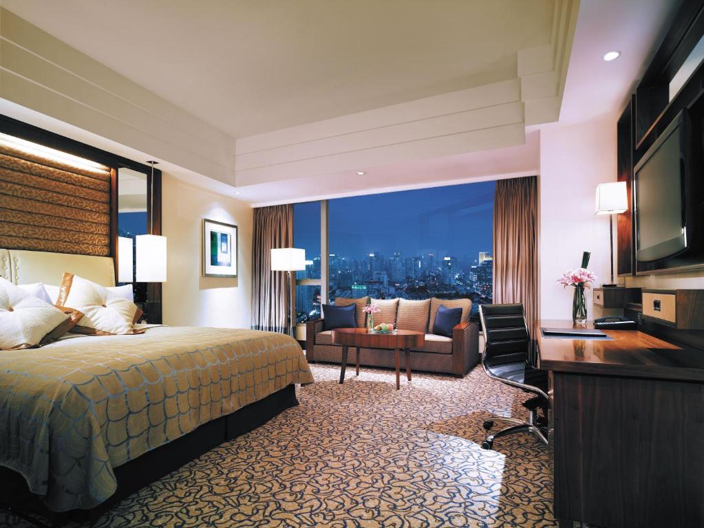 Double Deluxe King Bed