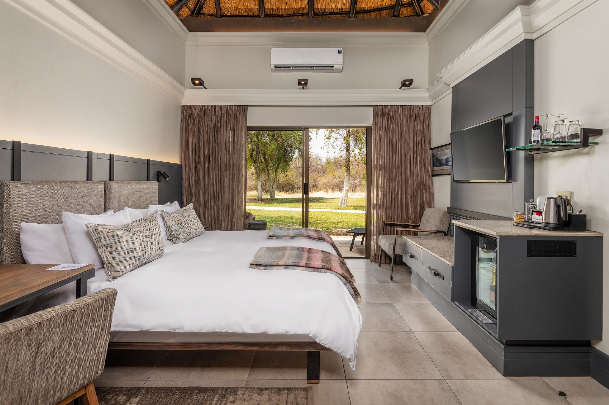 Double Deluxe One Bed