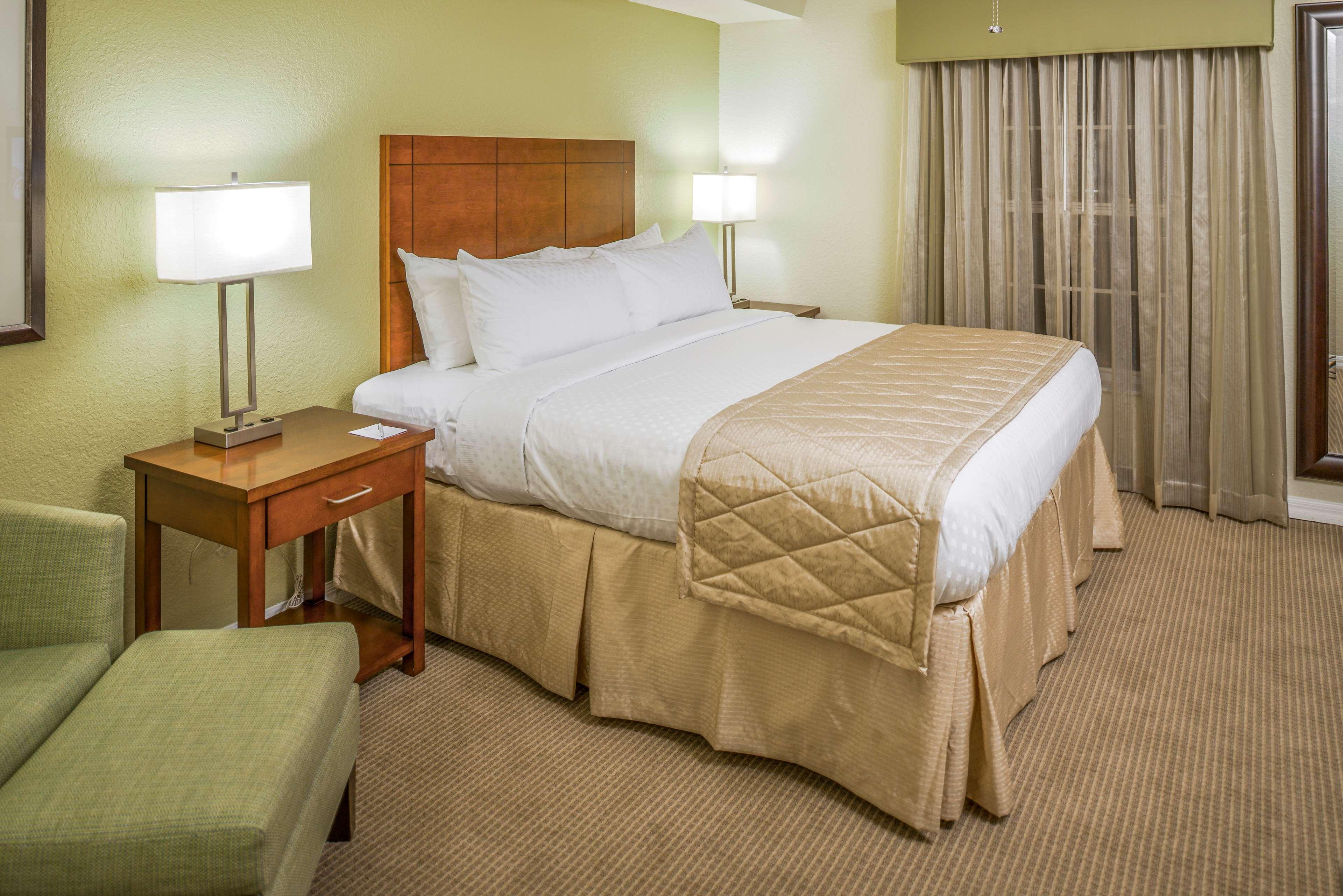 Suite Queen Size Bed