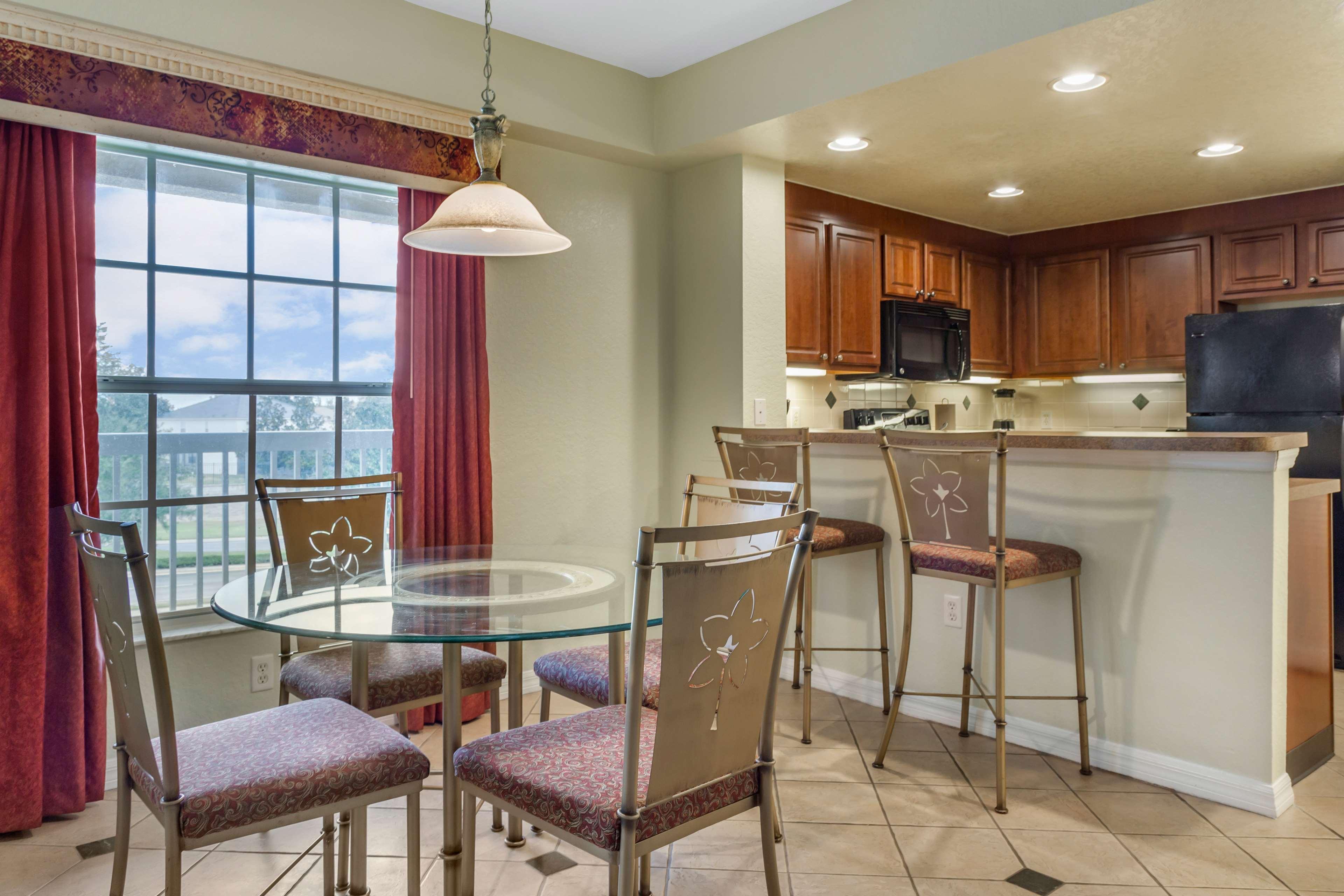 Suite Deluxe King Bed