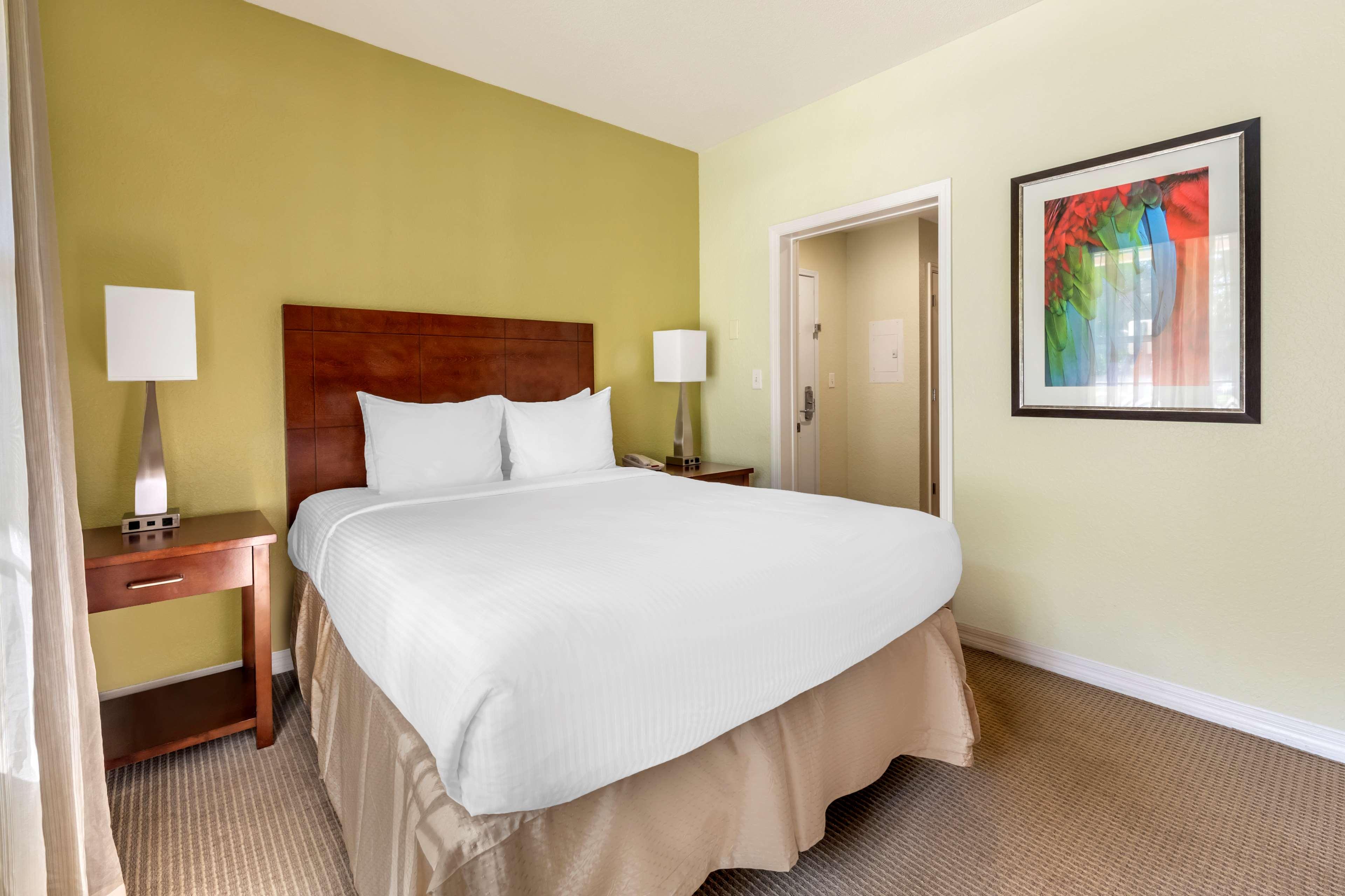 Suite Queen Size Bed