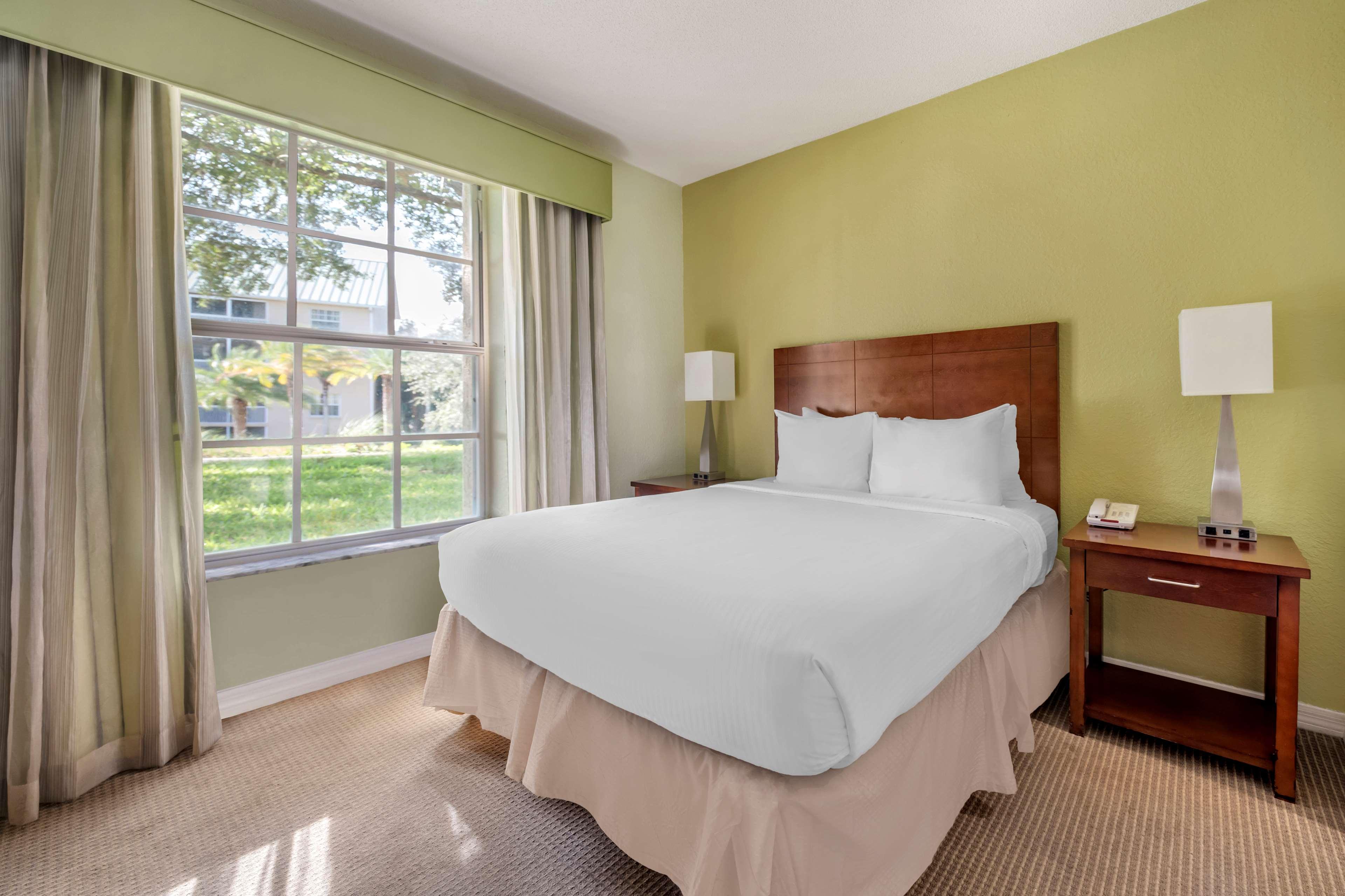 Suite Queen Size Bed