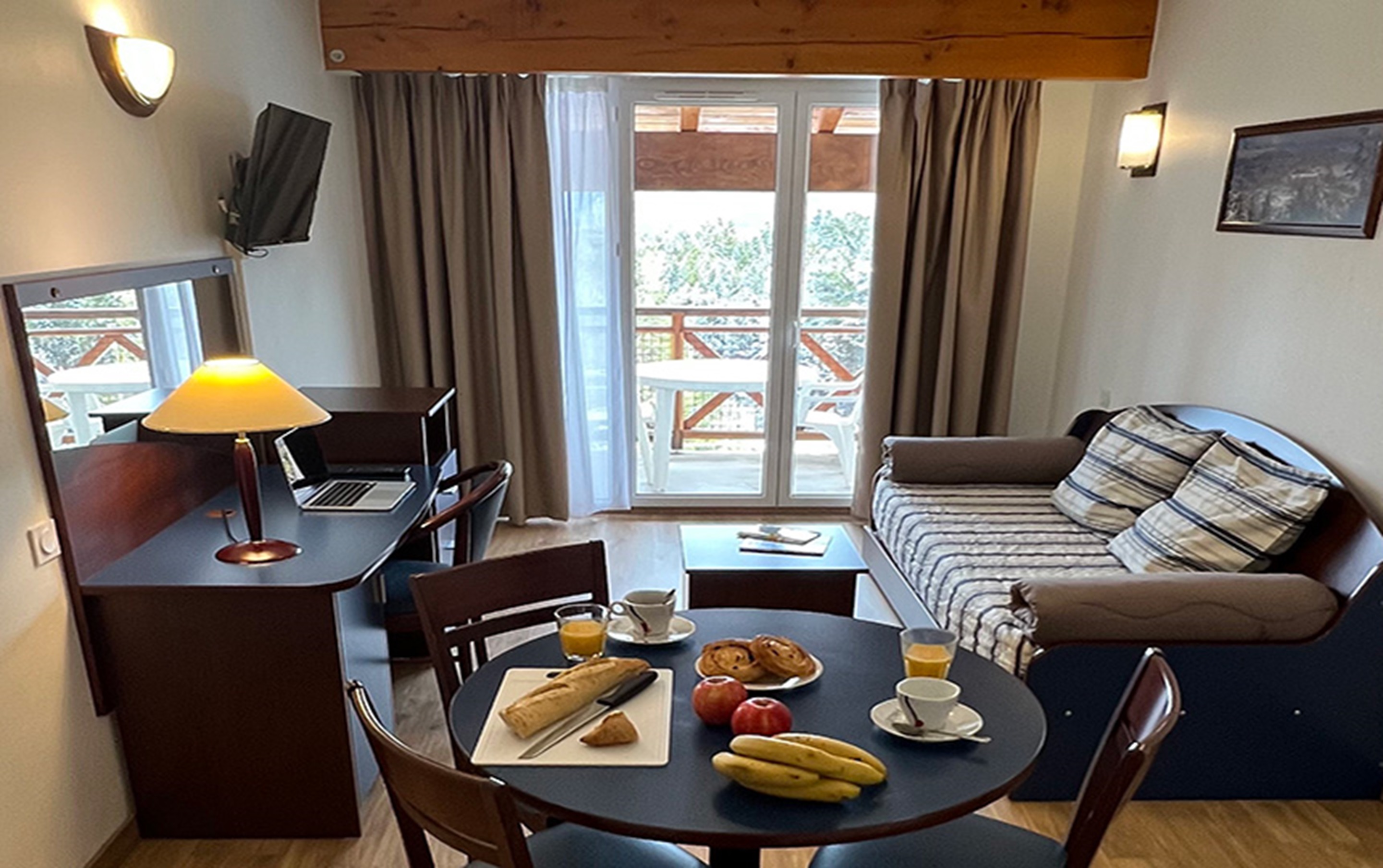 Apartment Capacity 4