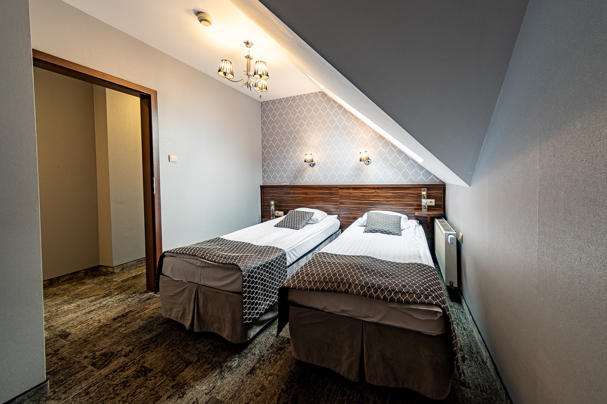 Quadruple Four Bedrooms Two Bathrooms