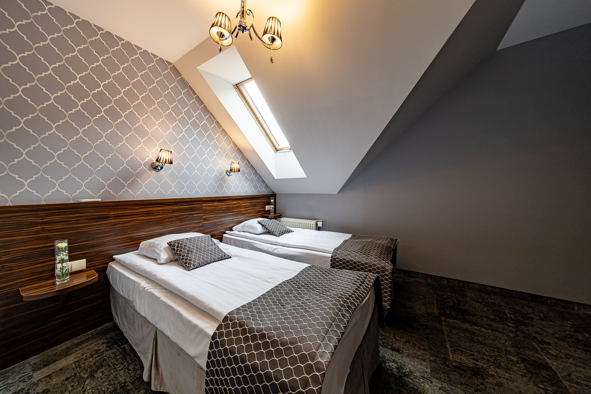 Quadruple Four Bedrooms Two Bathrooms