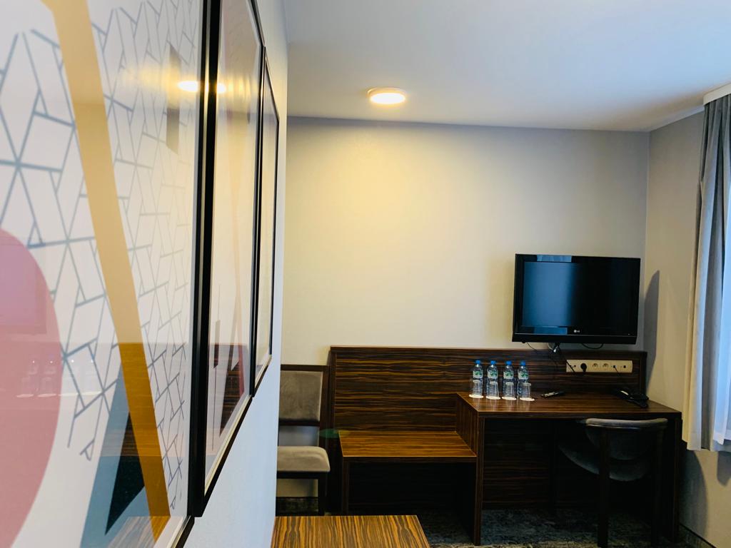 Quadruple Four Bedrooms Two Bathrooms