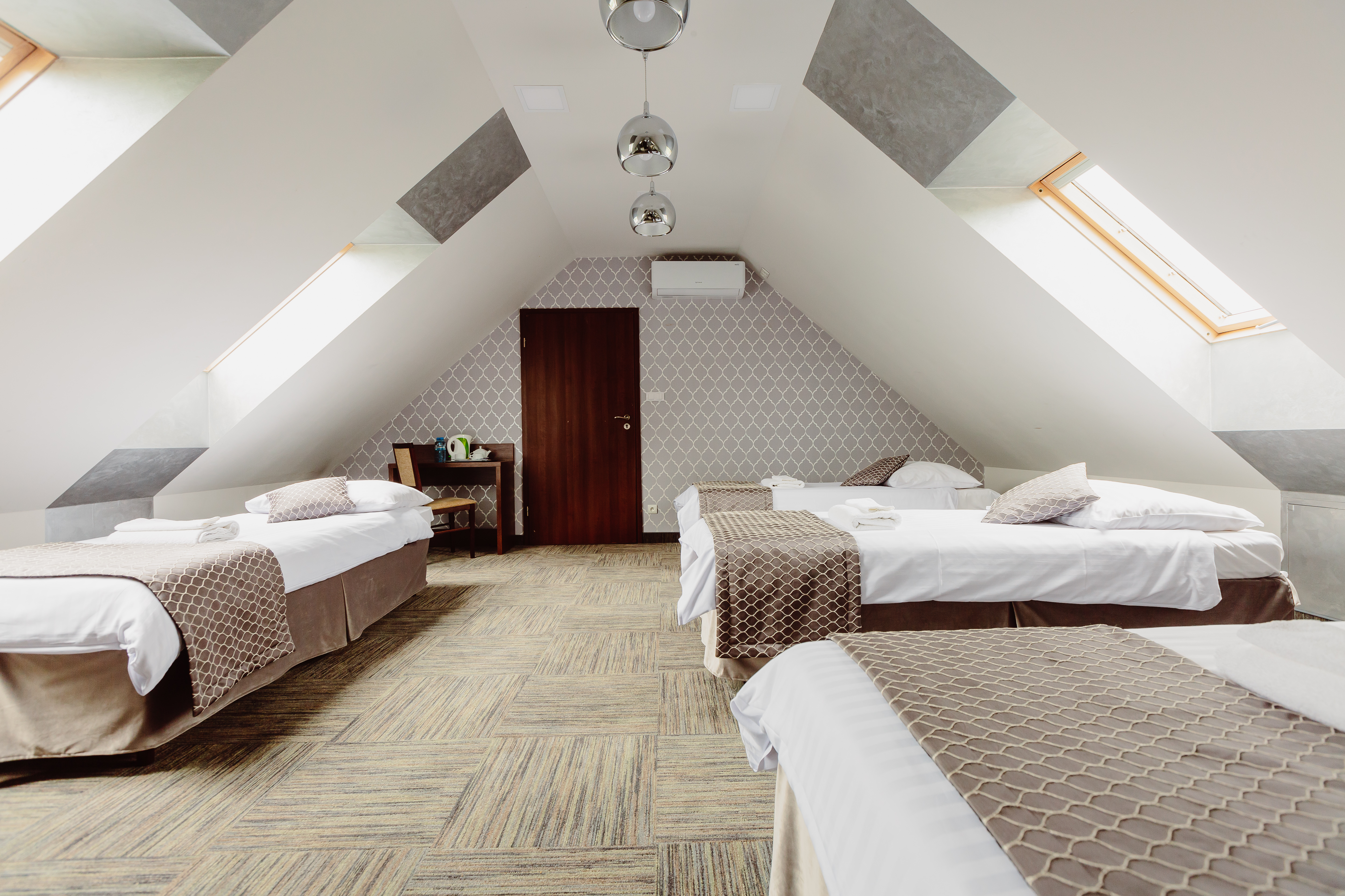 Quadruple Four Bedrooms Two Bathrooms