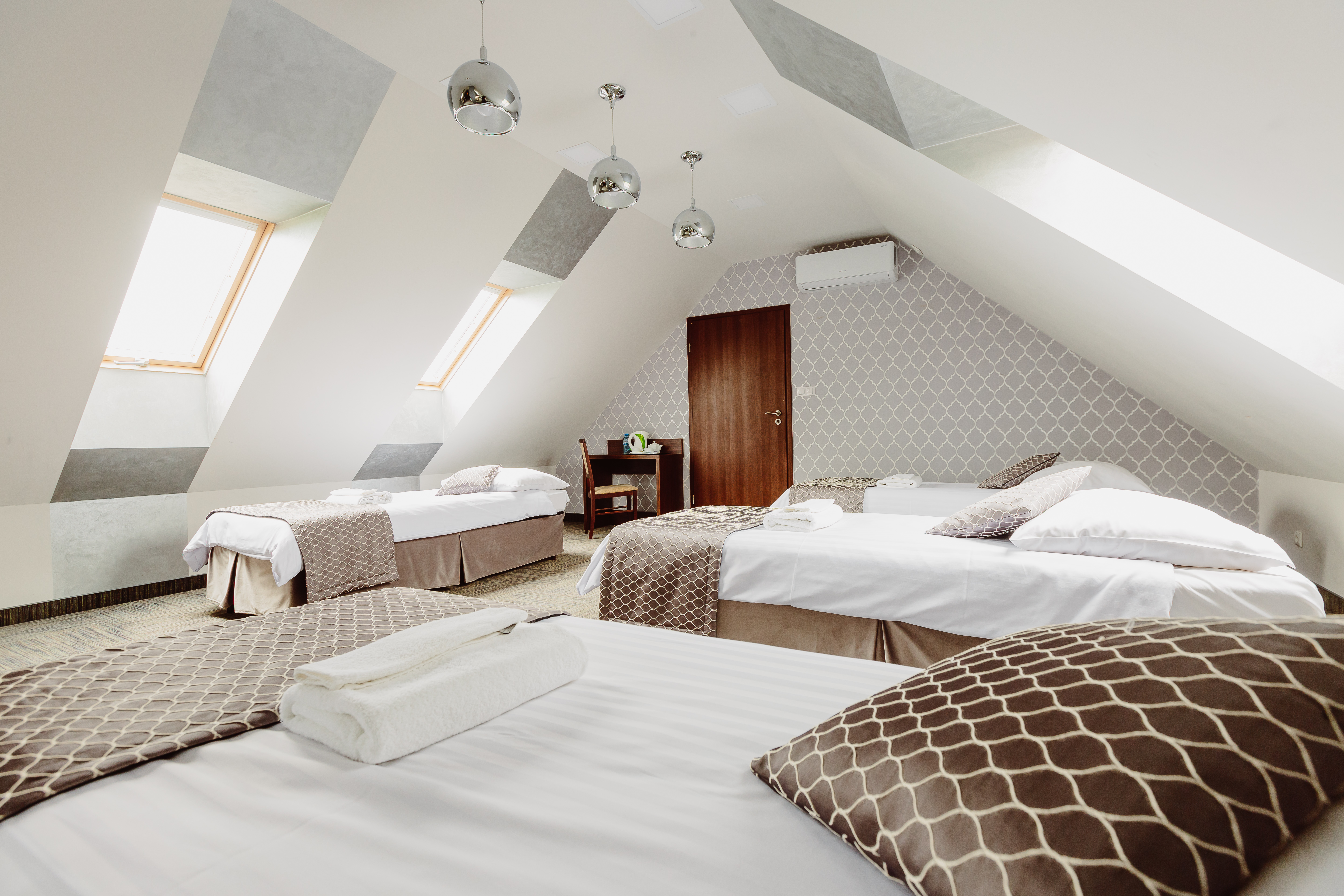 Quadruple Four Bedrooms Two Bathrooms