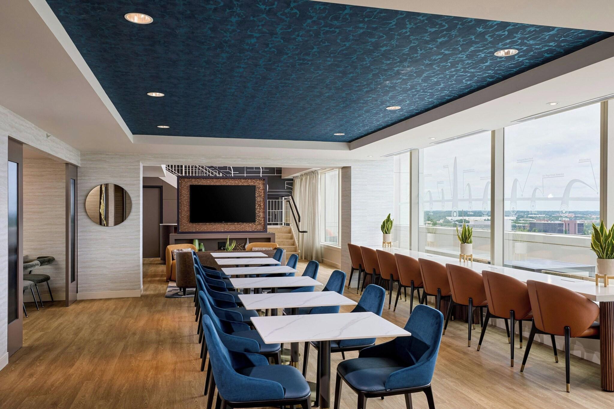 Quadruple Club Two Queen Beds