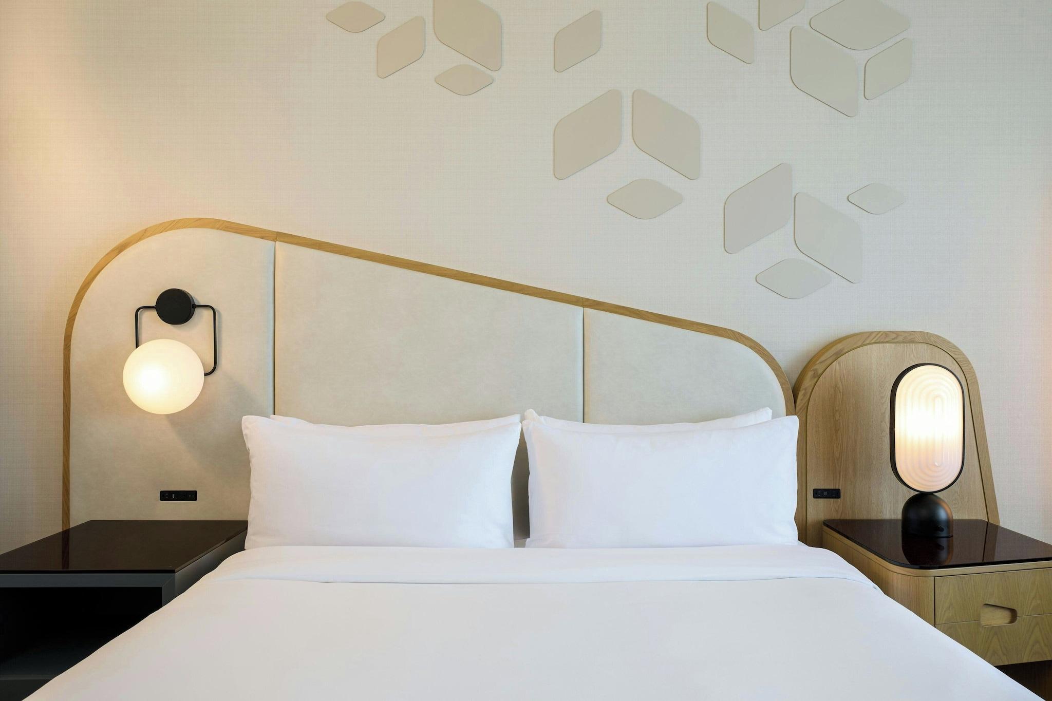 Double Club King Bed