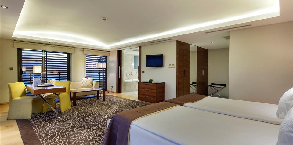 Junior Suite Side Sea View