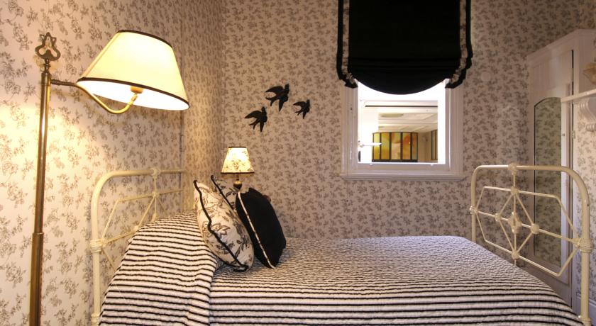 Single with Shared Bathroom