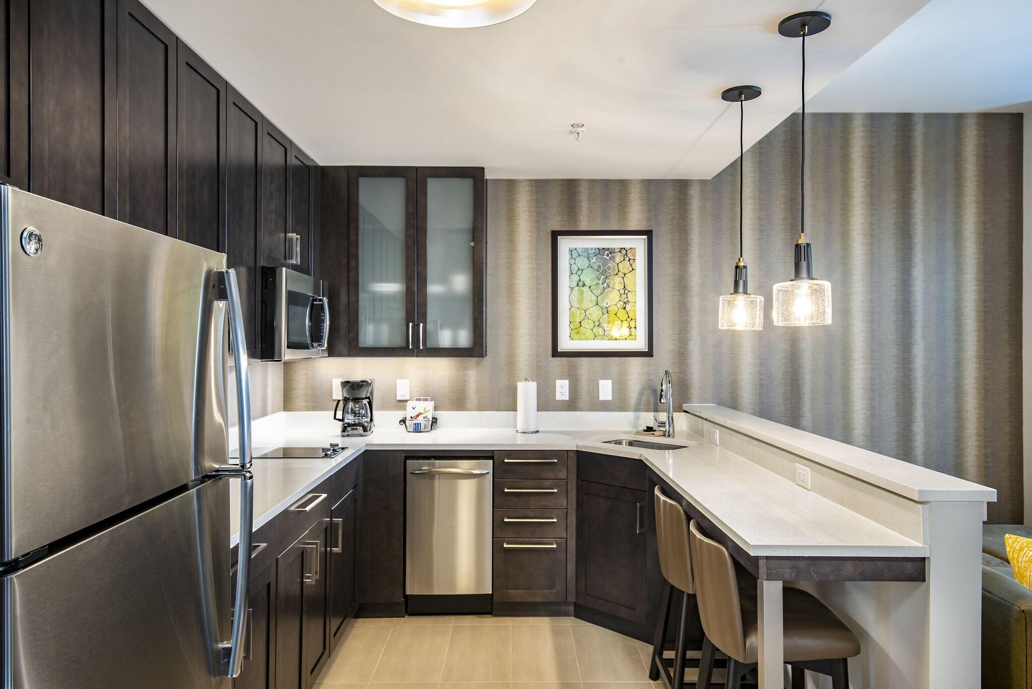 Studio City View King Bed