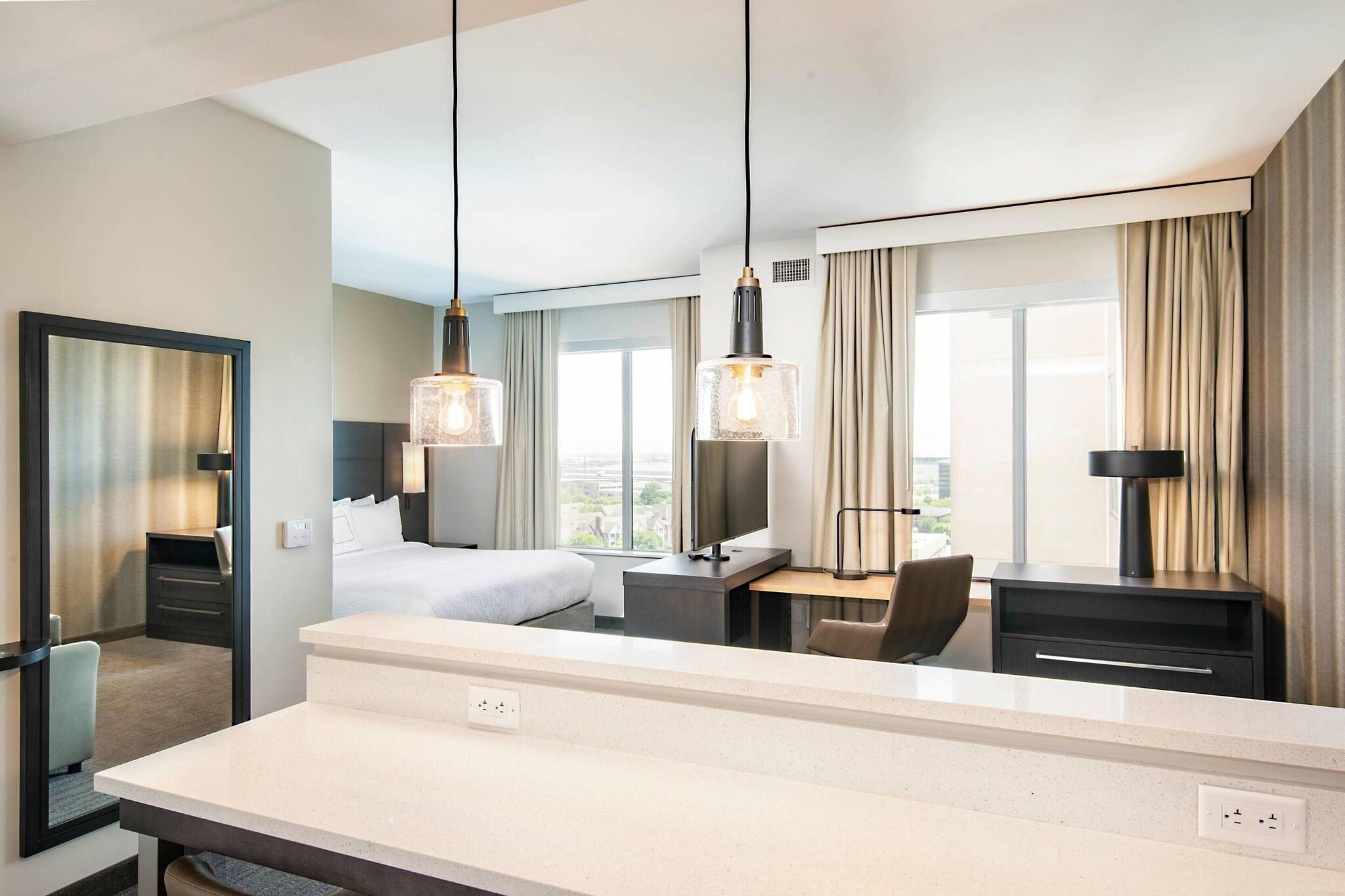 Studio City View King Bed