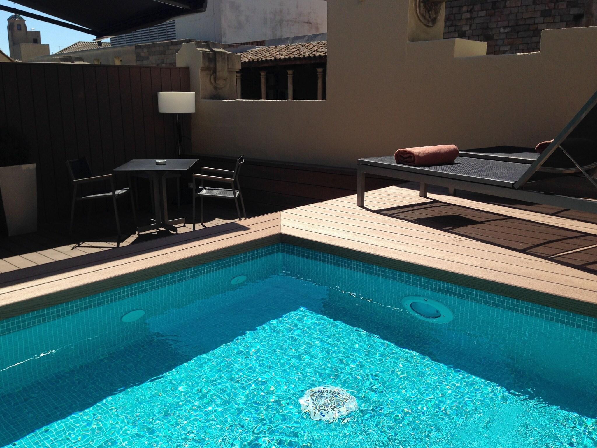 Double Single with Private Pool