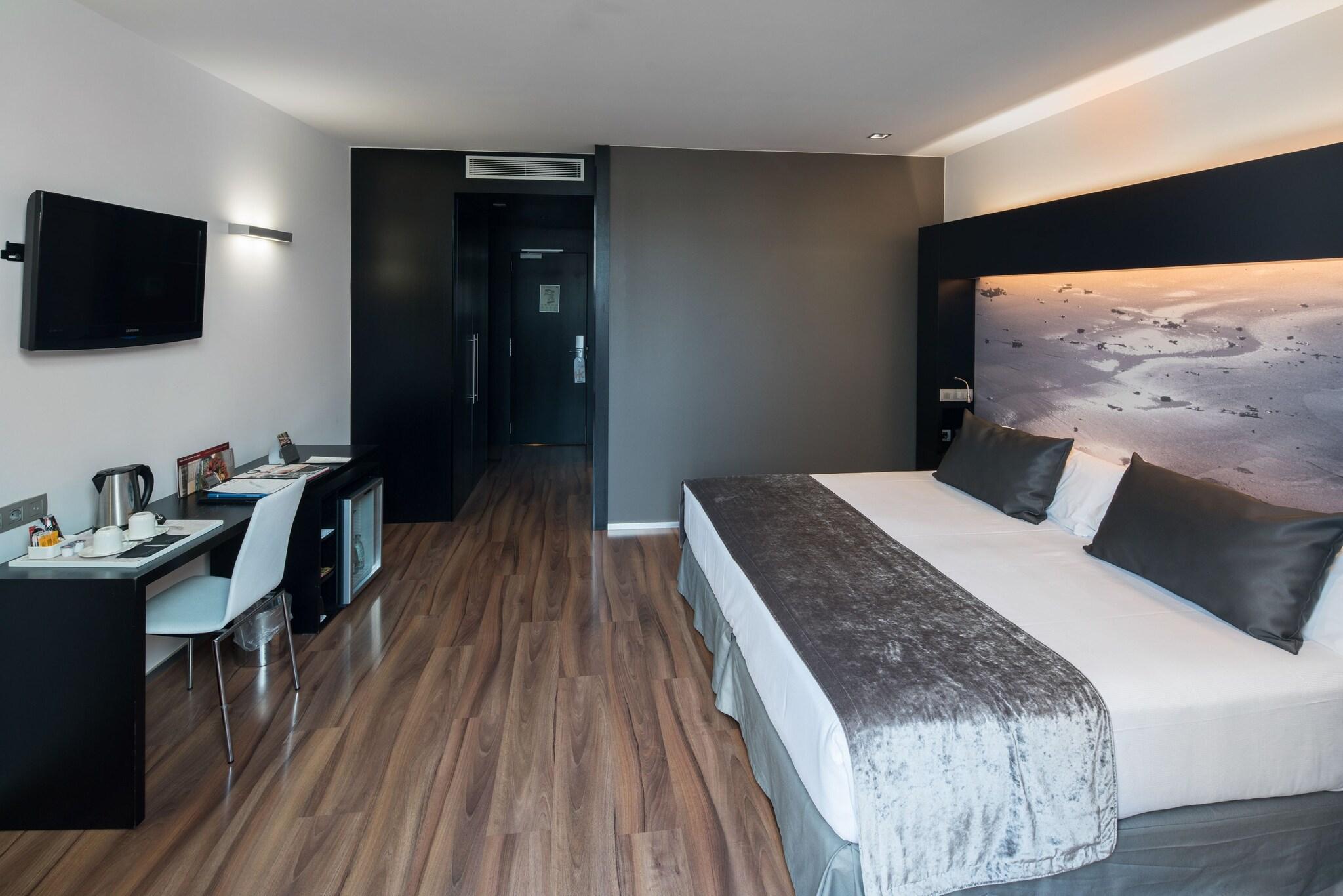 Double Single with Private Pool