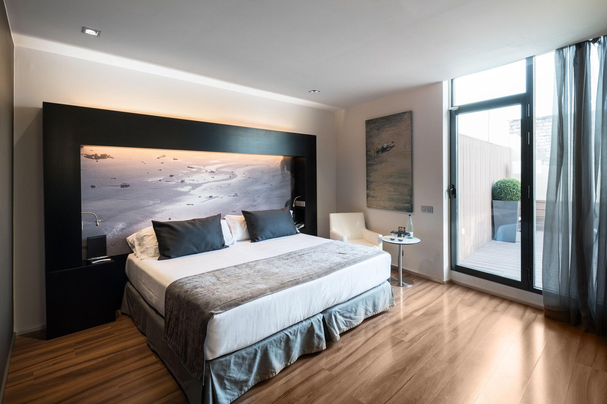 Double Single with Private Pool