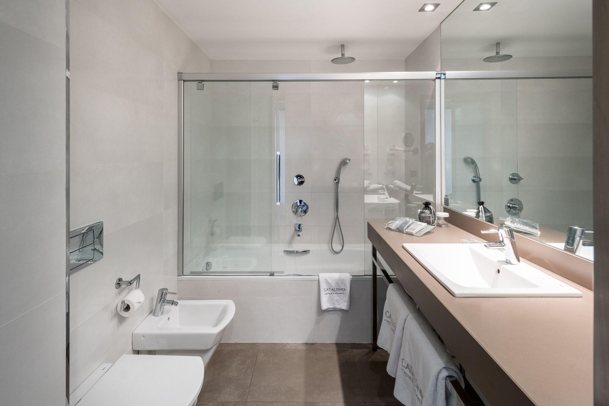 Double Single with Private Pool