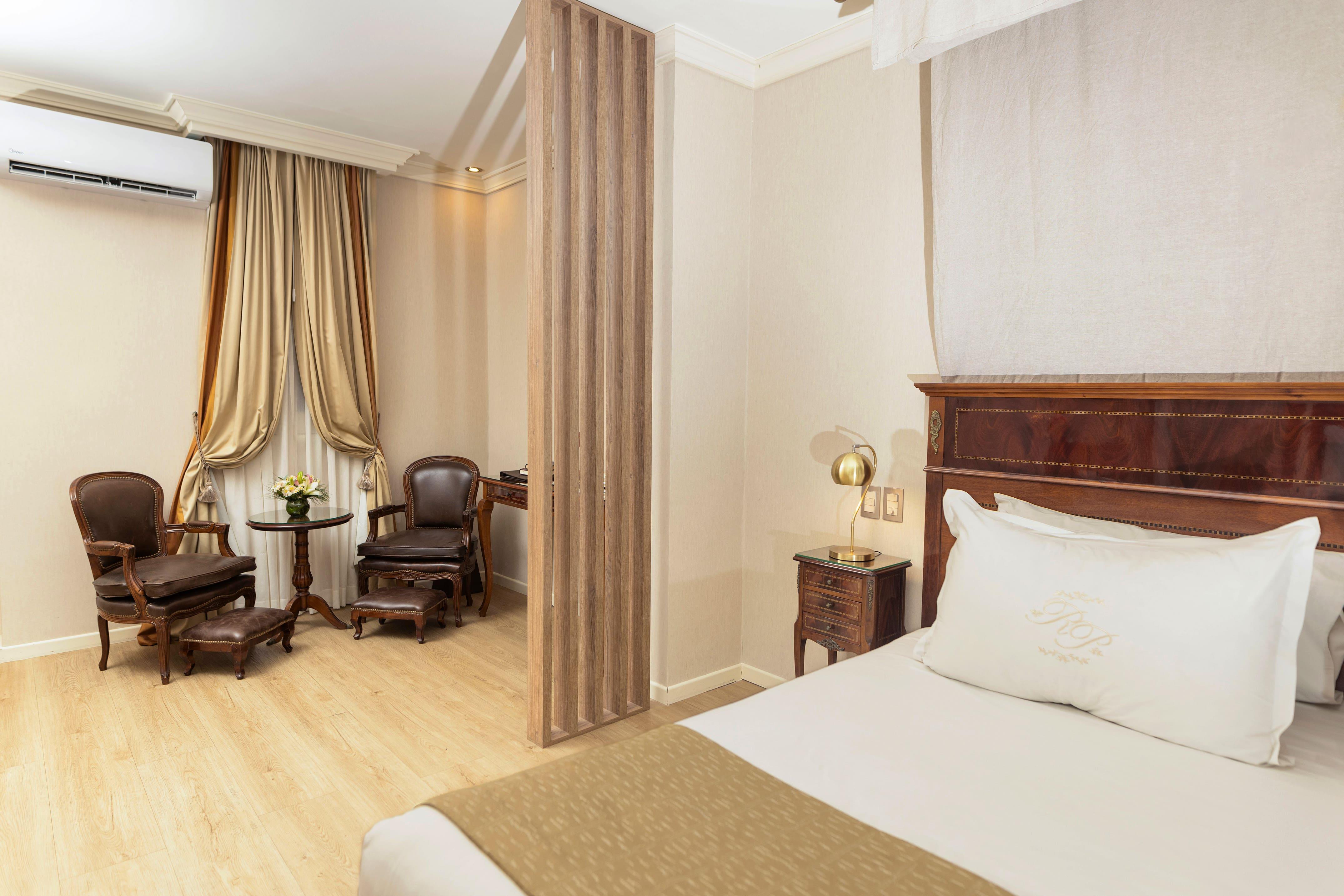 Room King Size Bed