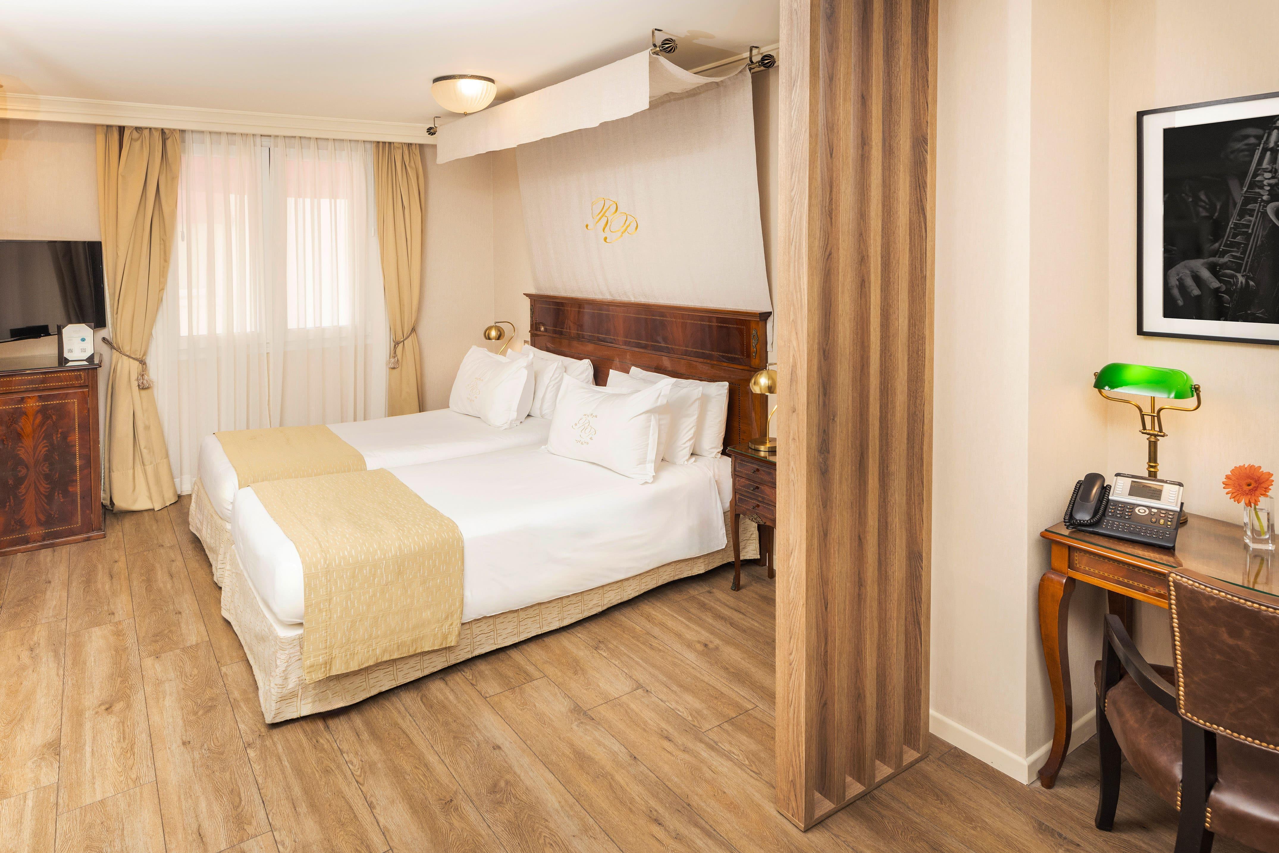 Room King Size Bed