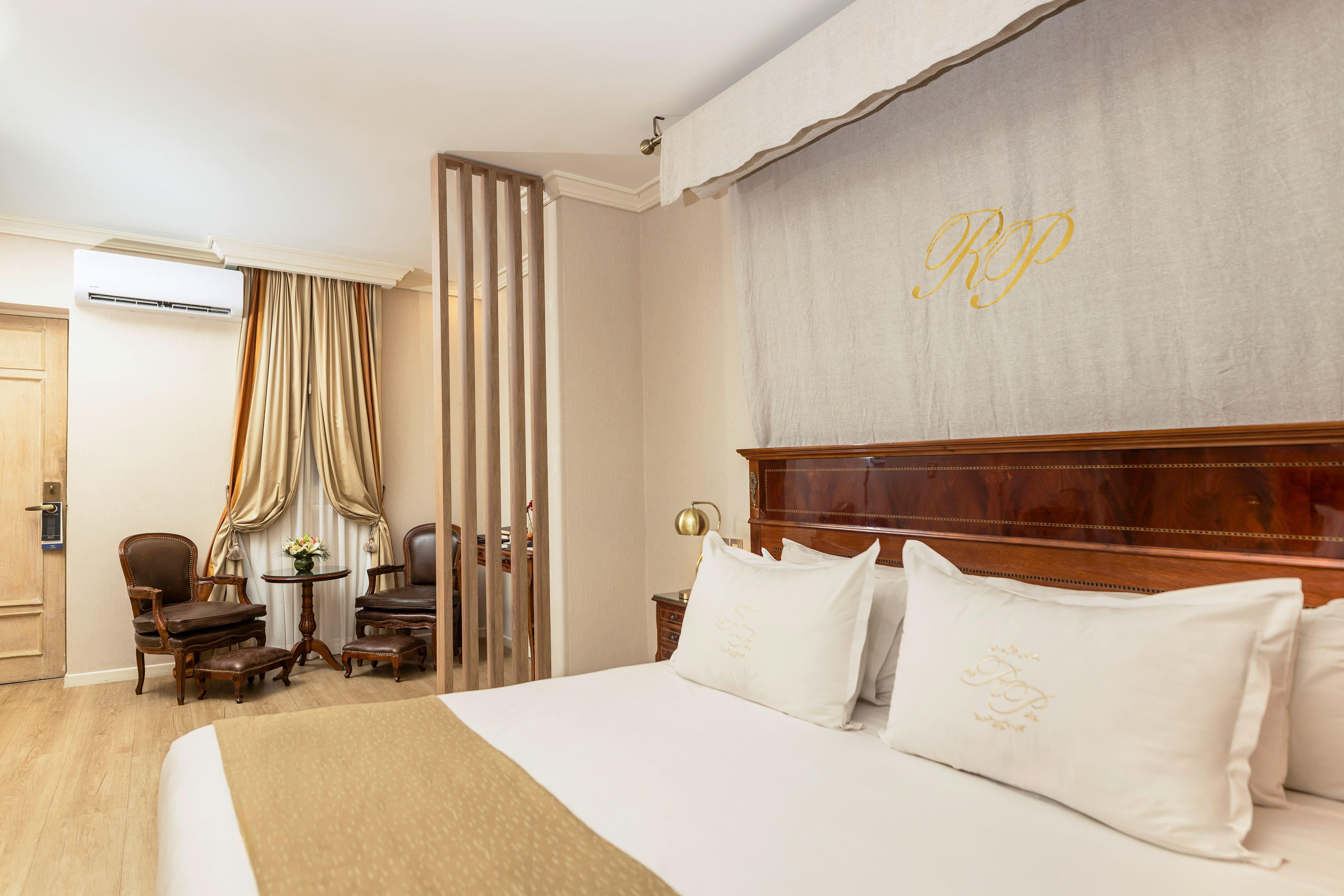 Room King Size Bed