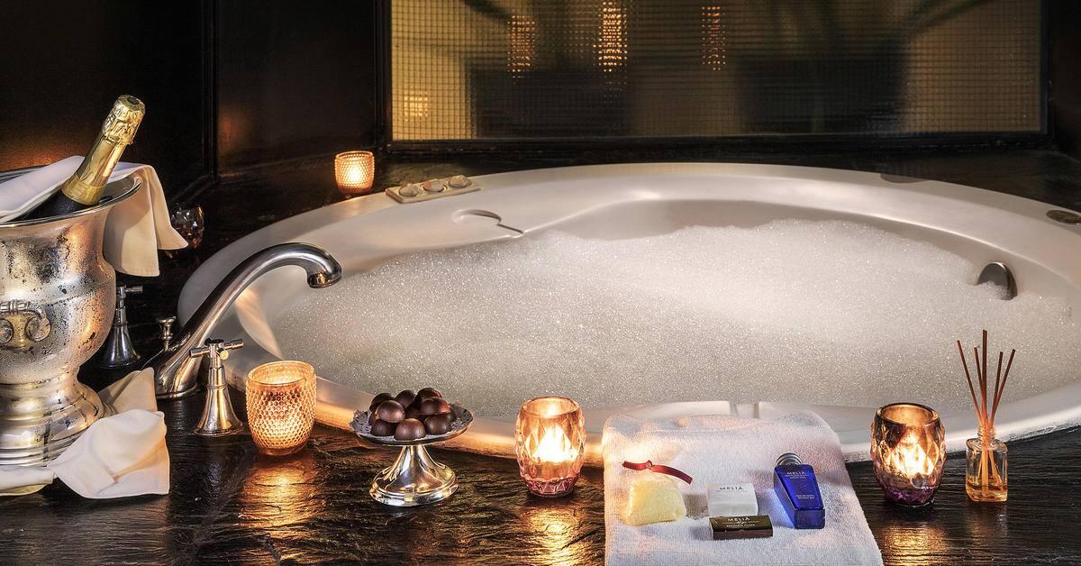 Double Deluxe King Bed