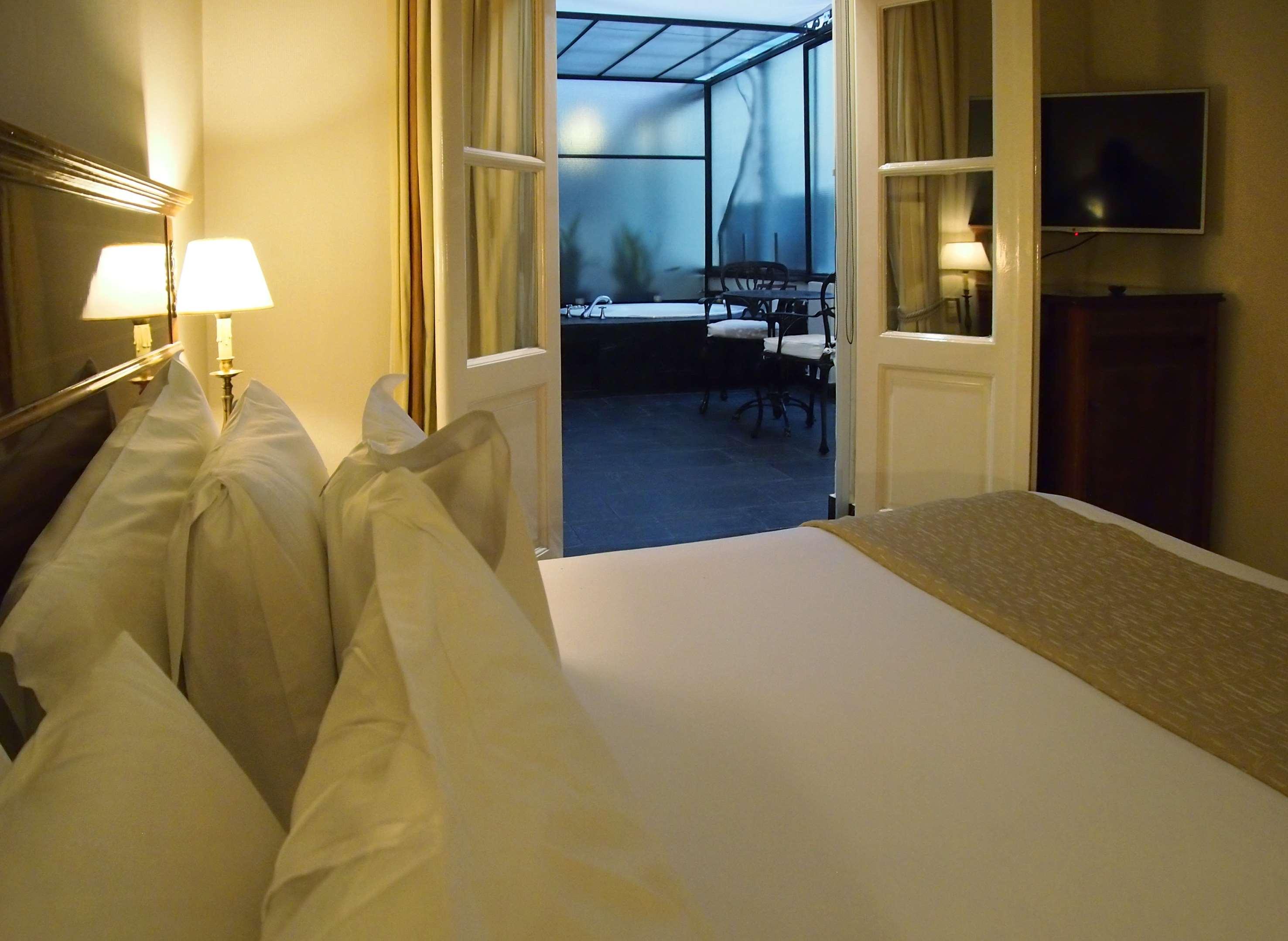 Double Deluxe King Bed