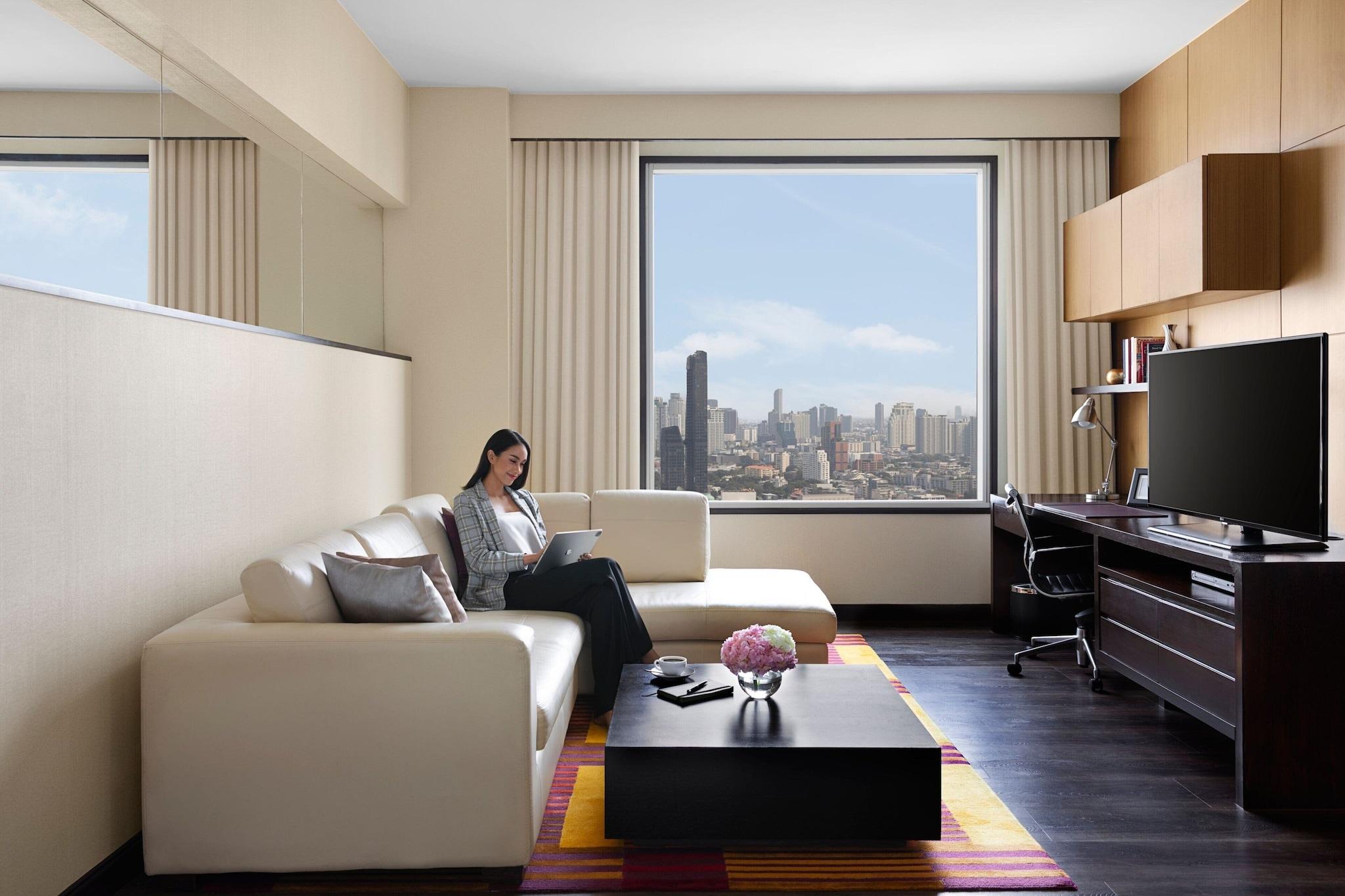 Suite City View King Bed