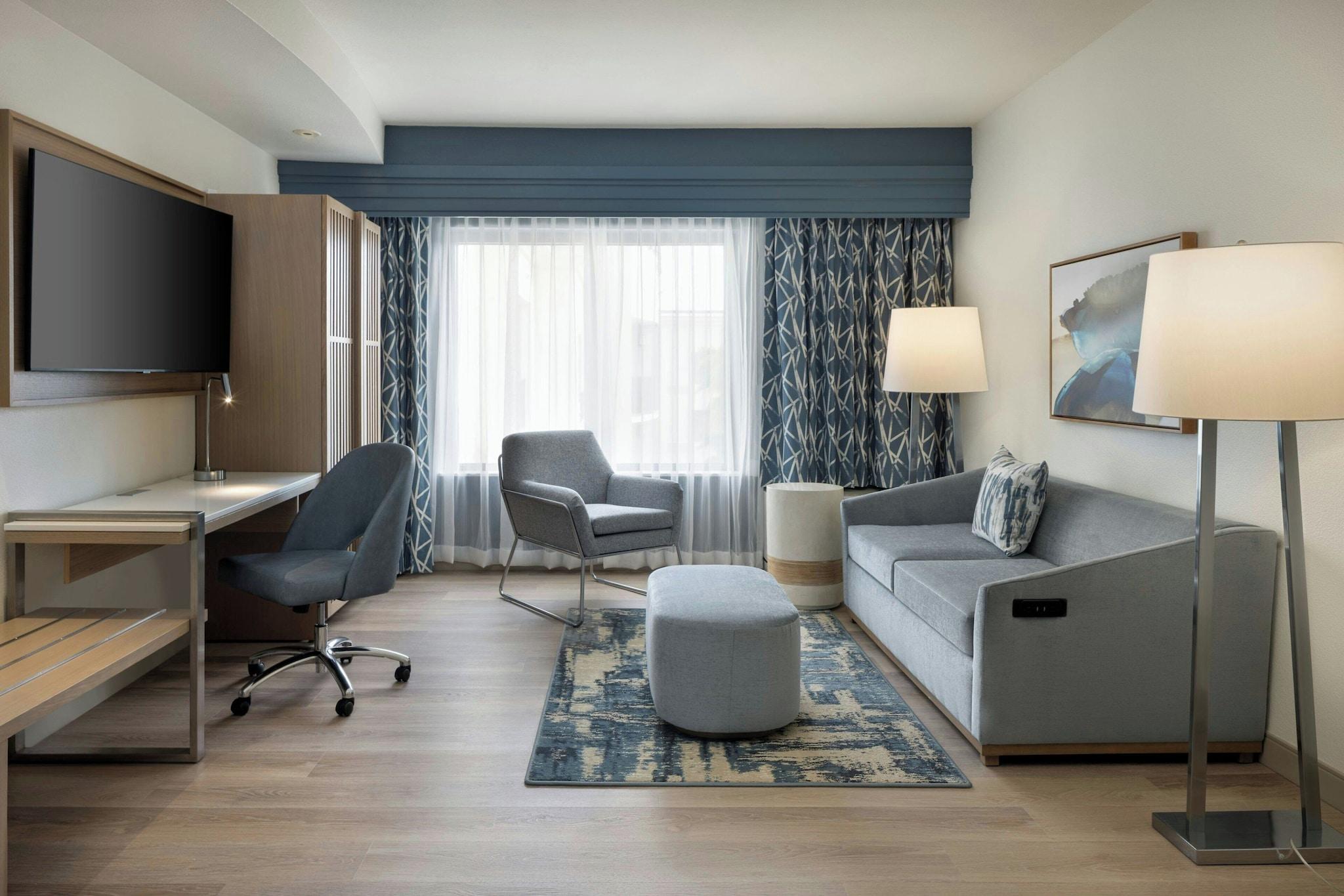 Suite Accessible King Size Bed