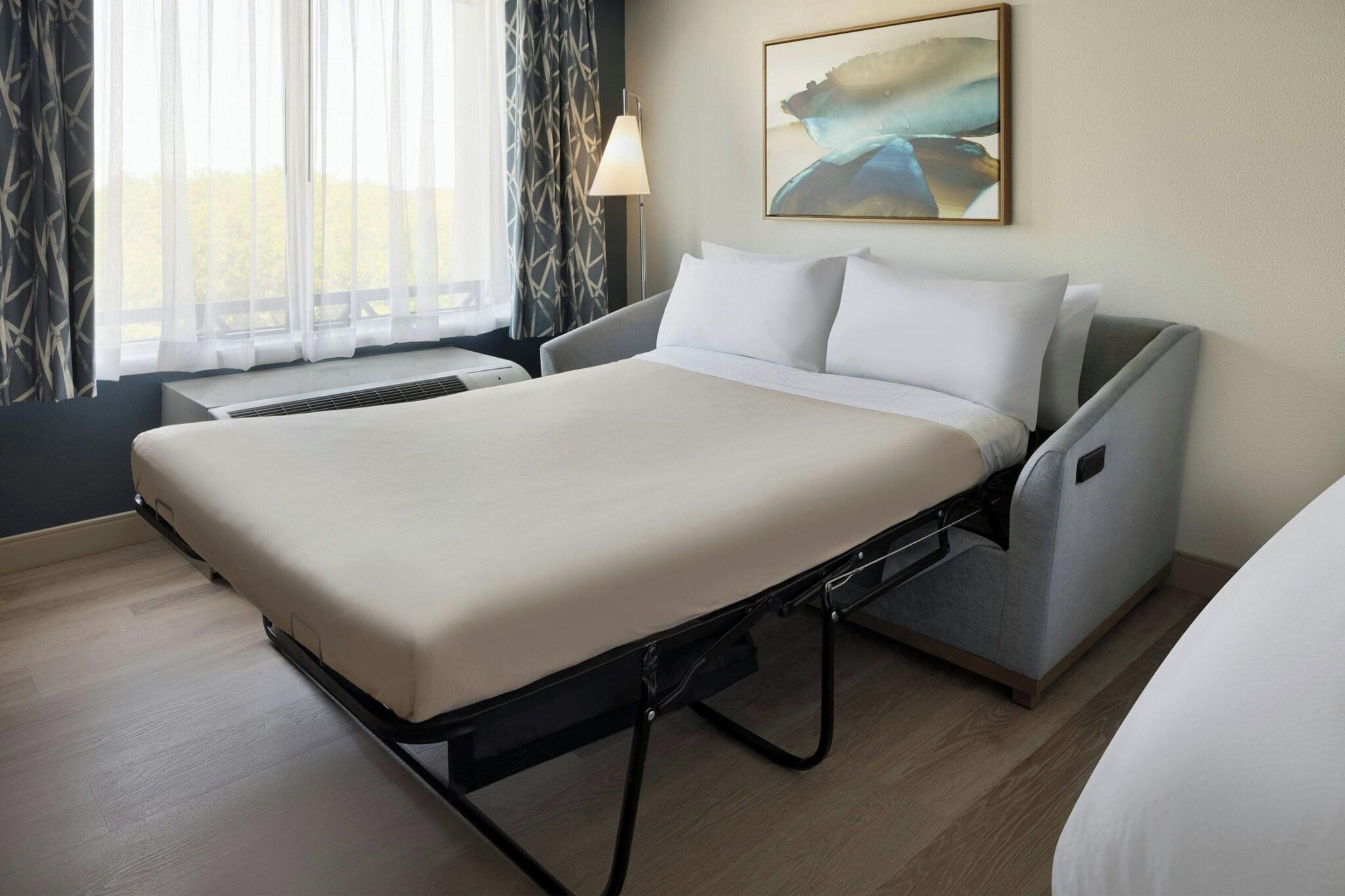 Suite Accessible King Size Bed