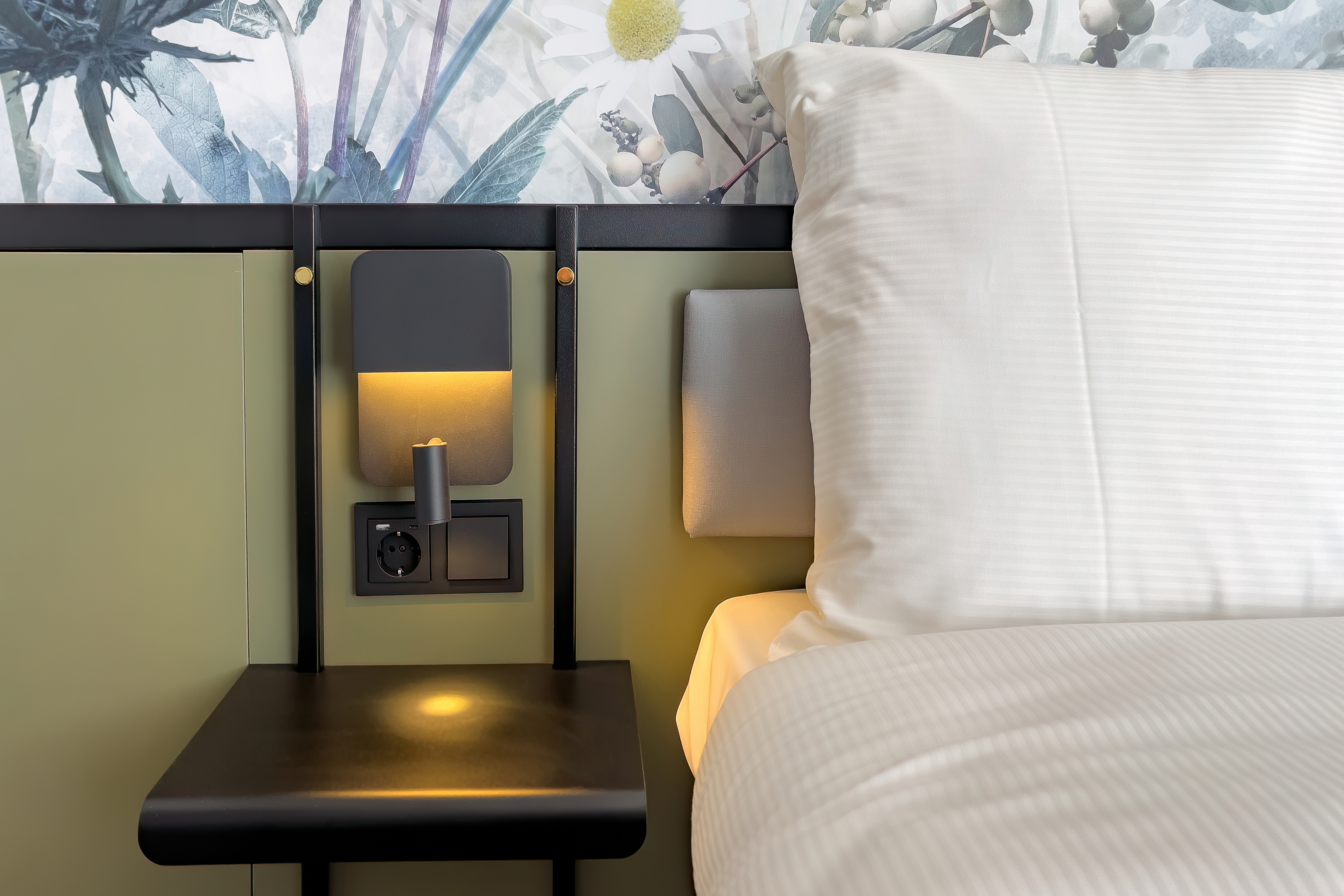 Double Queen Size Bed