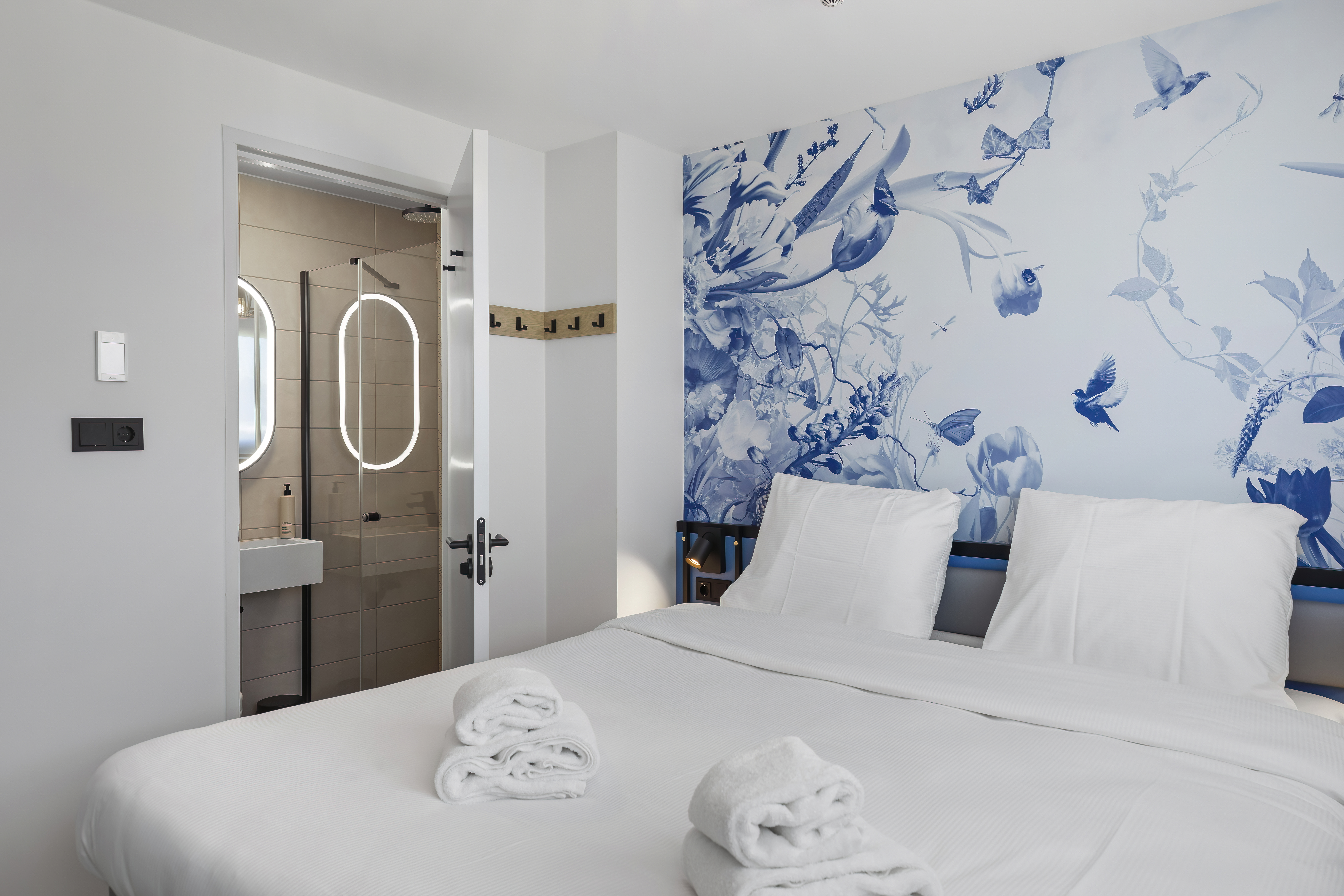 Double Queen Size Bed