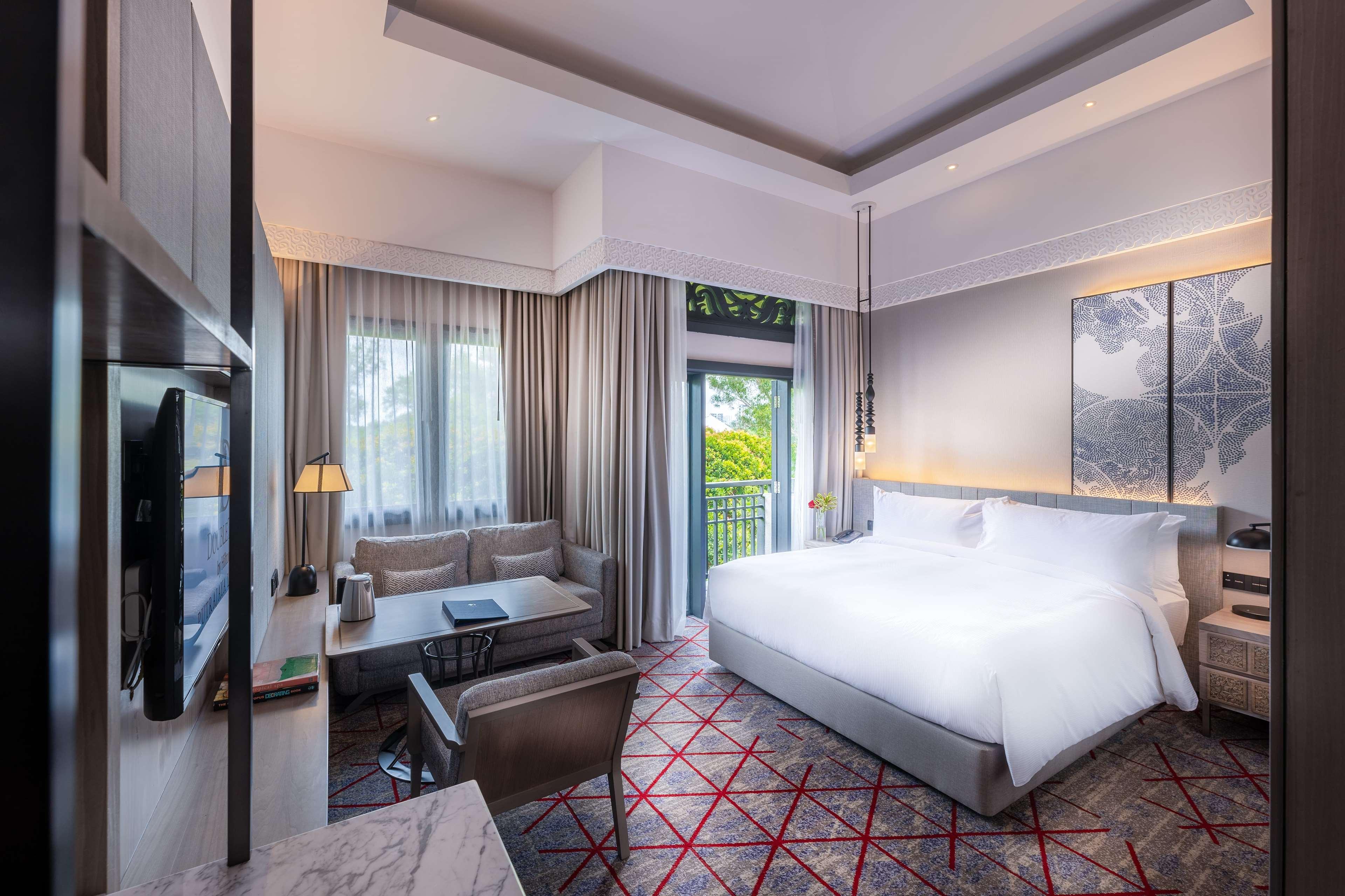 Double Deluxe King Bed