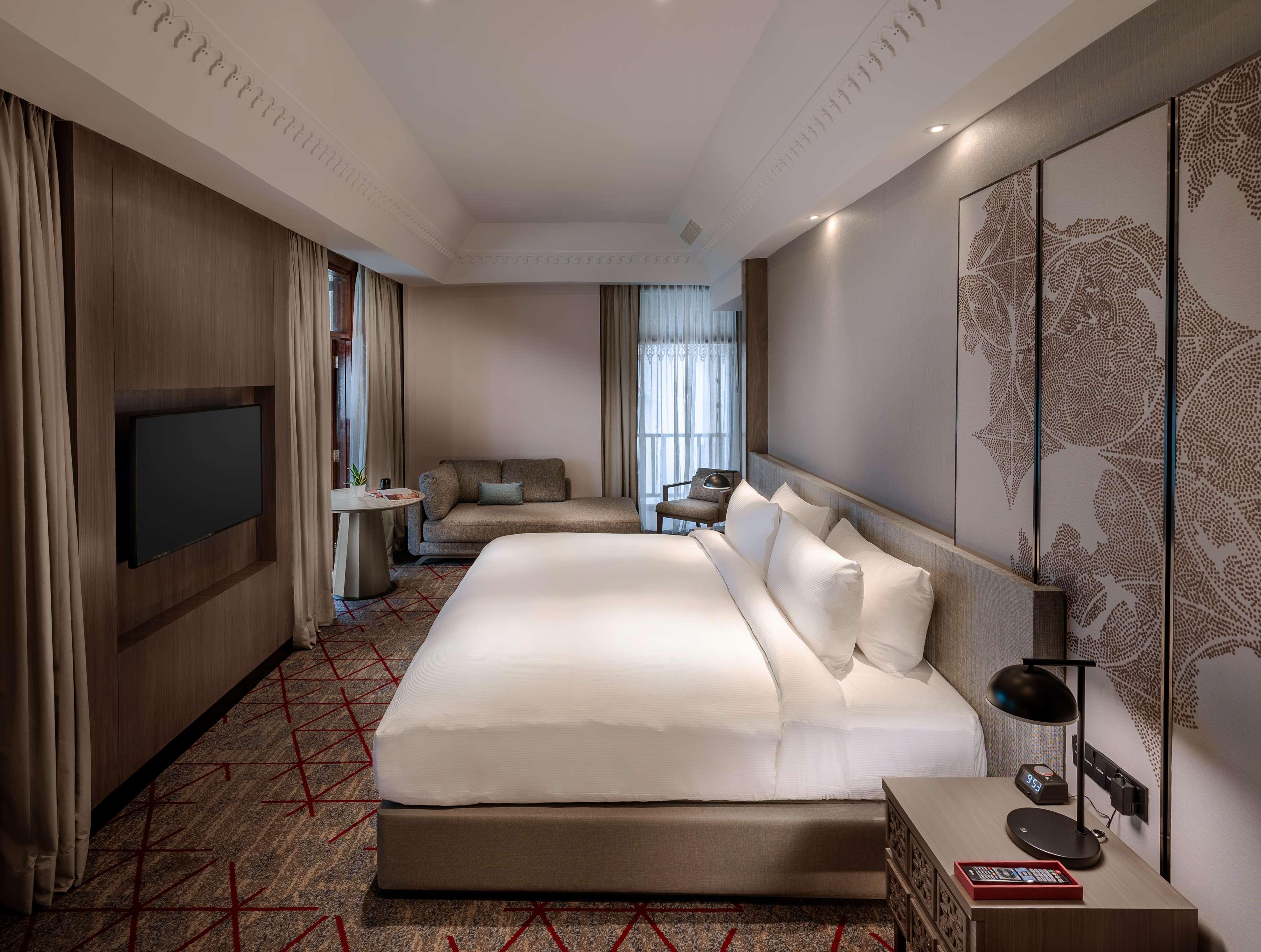 Suite Deluxe King Bed