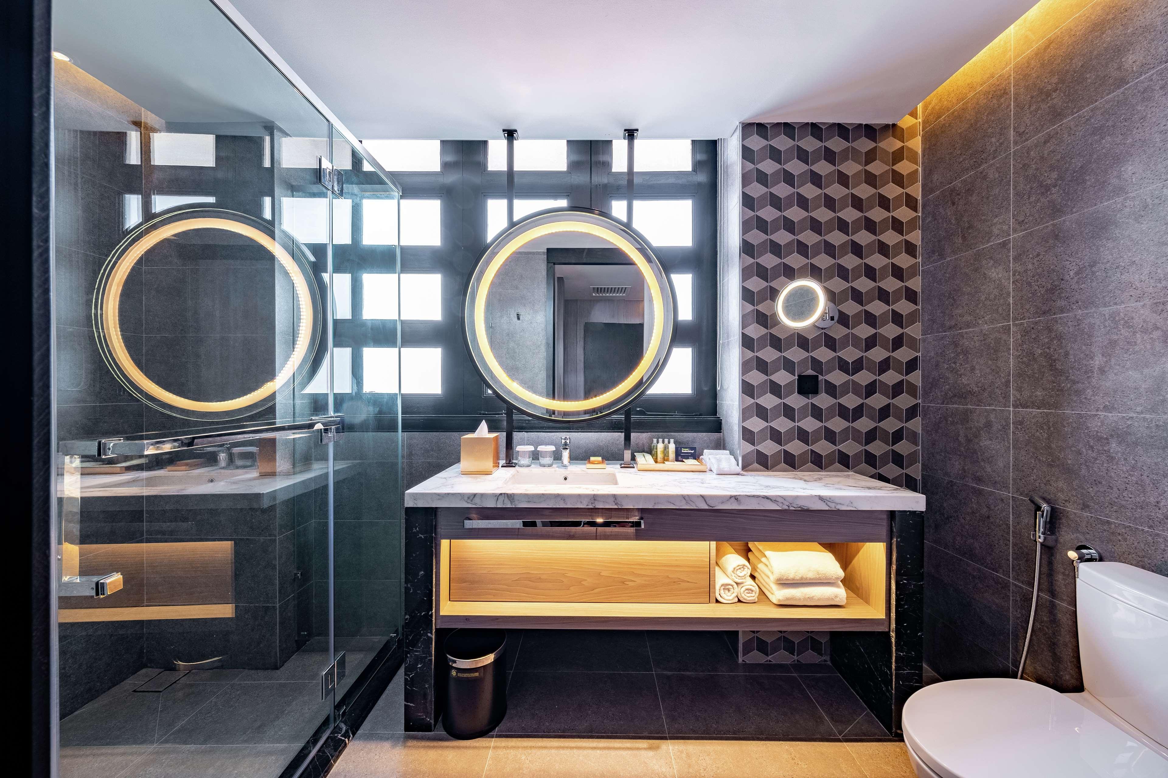 Double Deluxe King Bed