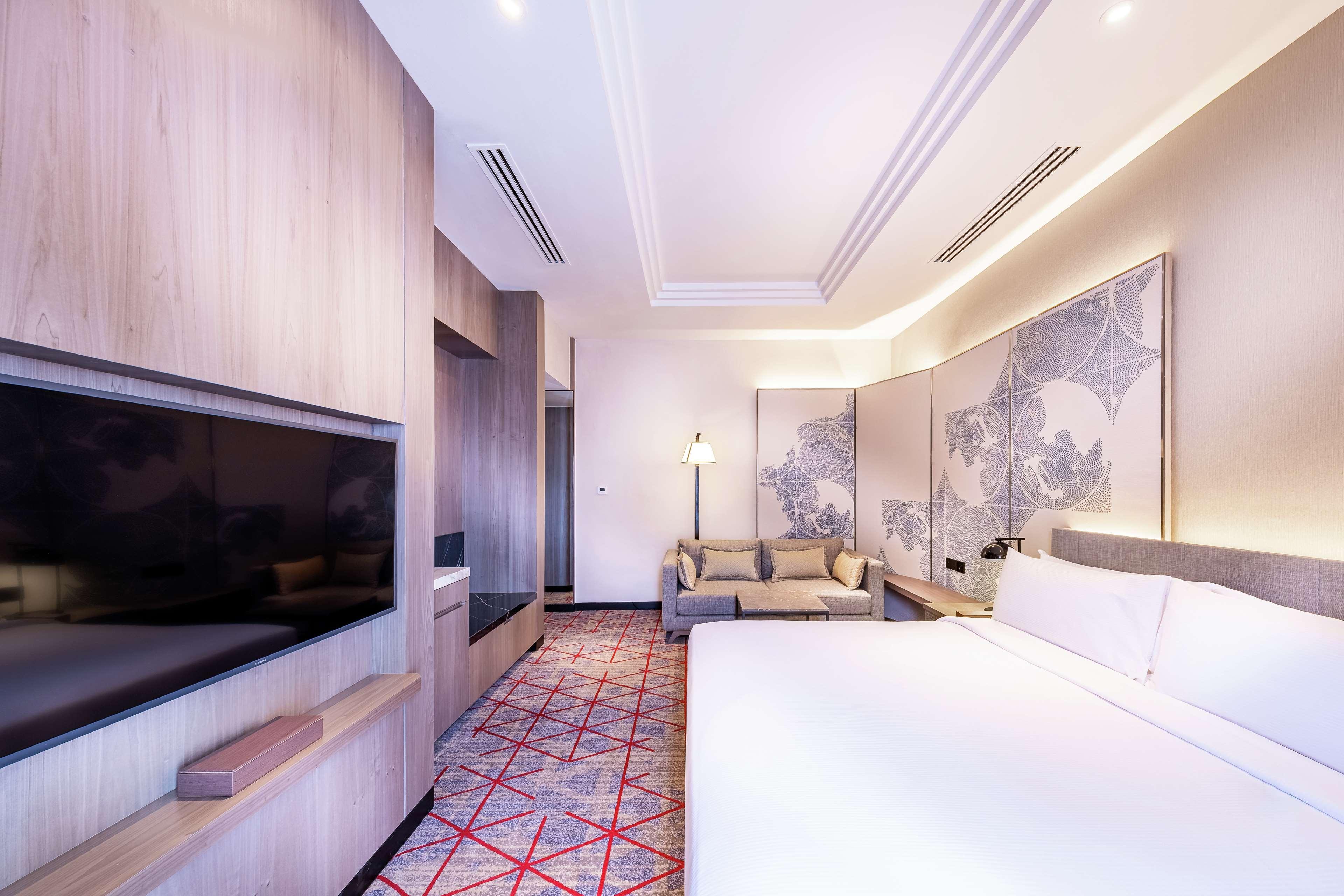 Double Deluxe King Bed