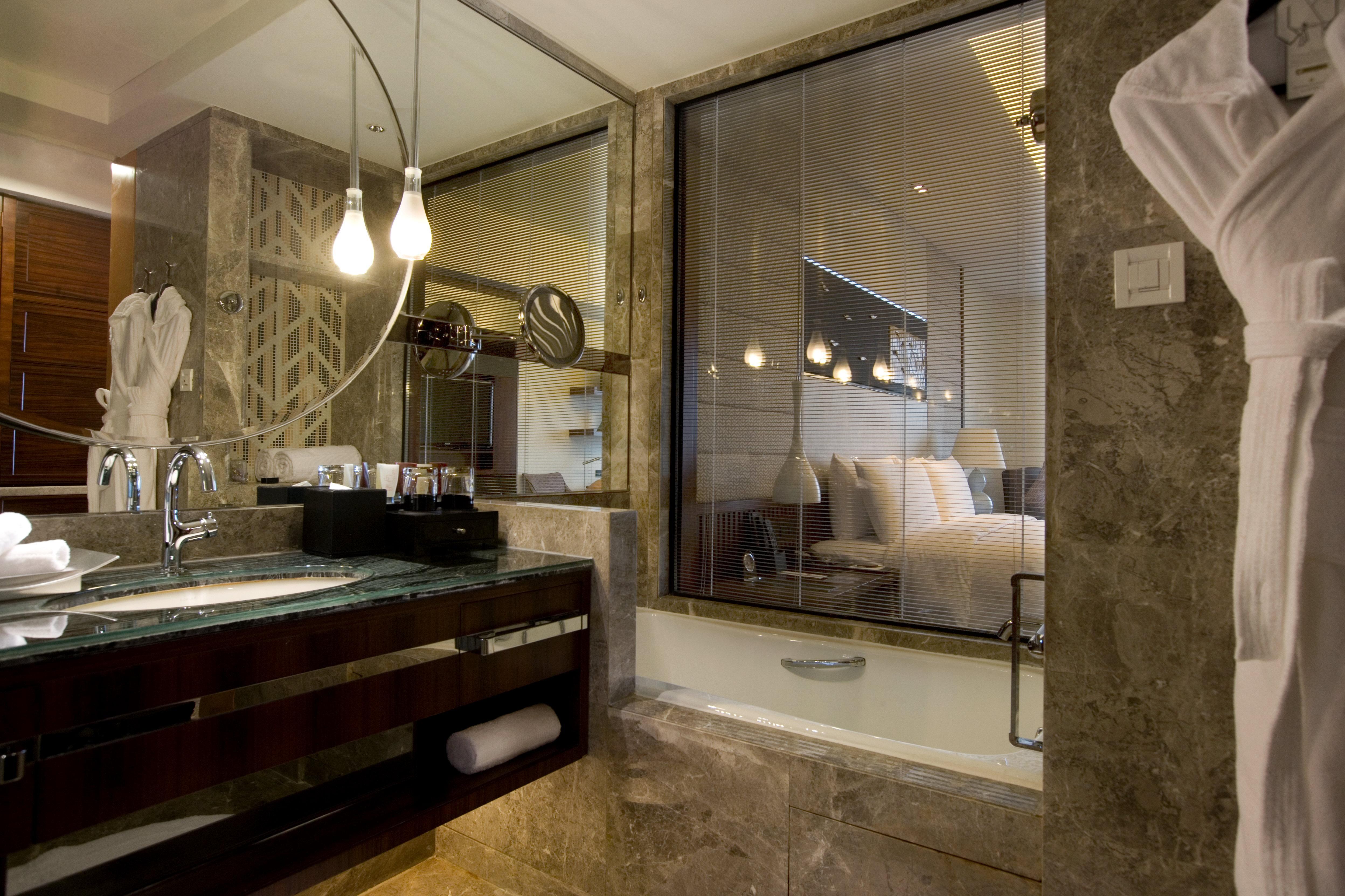 Double Deluxe King Bed