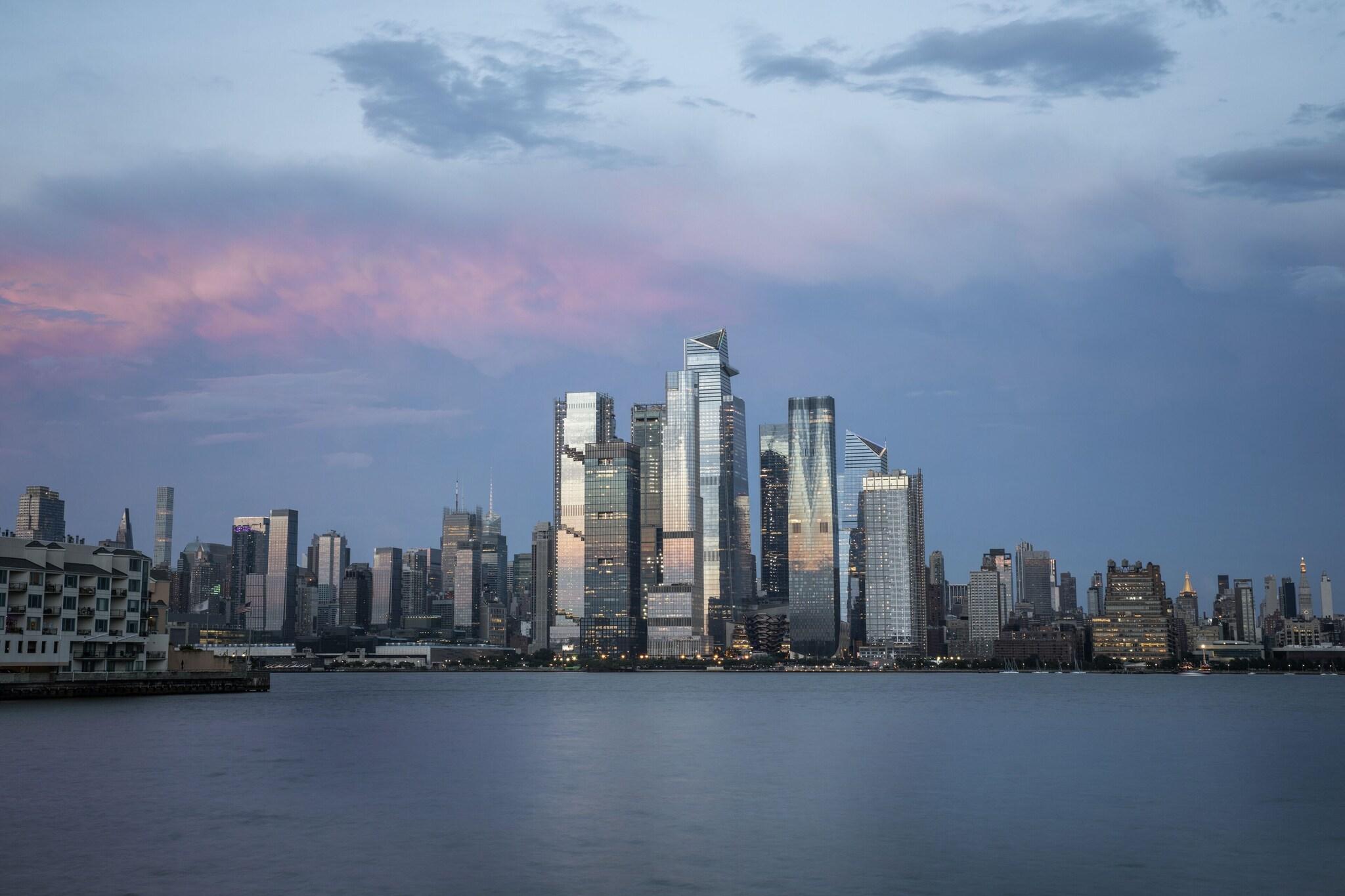 Suite City View King Bed