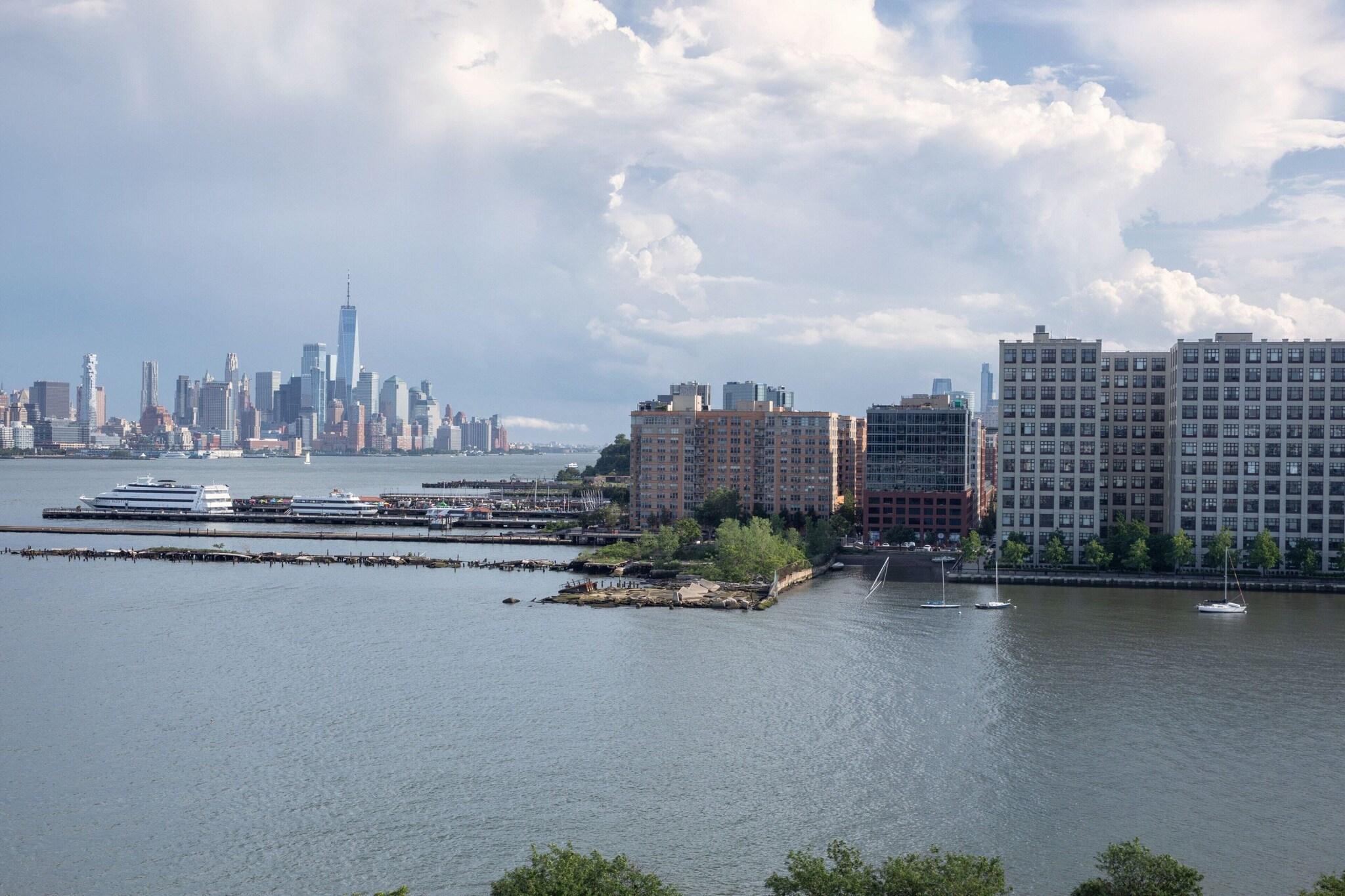 Double Deluxe King Bed