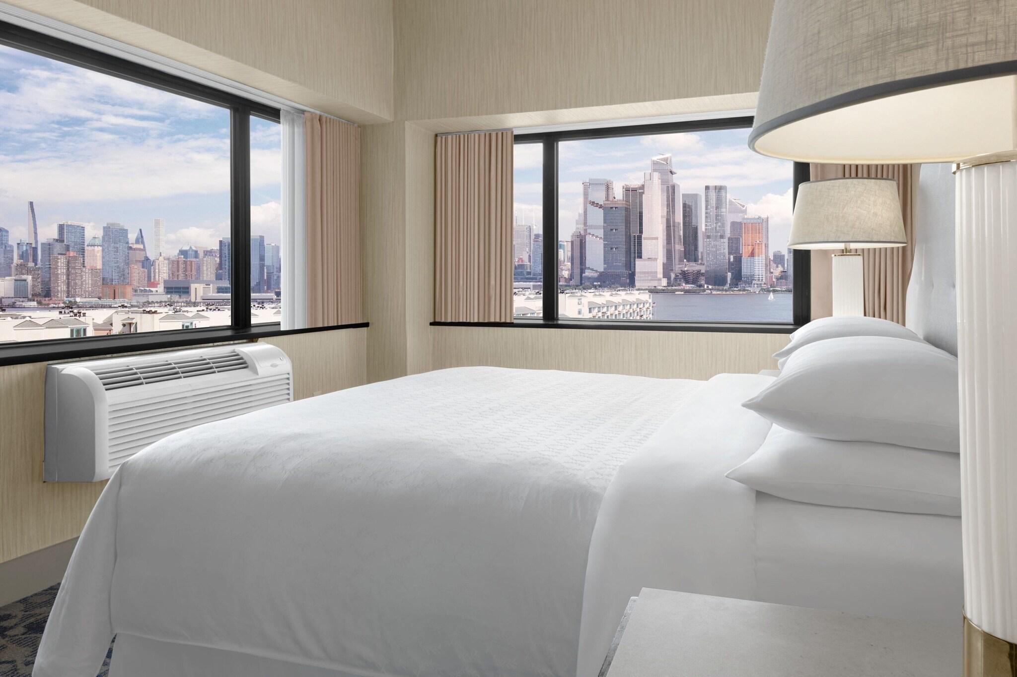 Suite City View King Bed