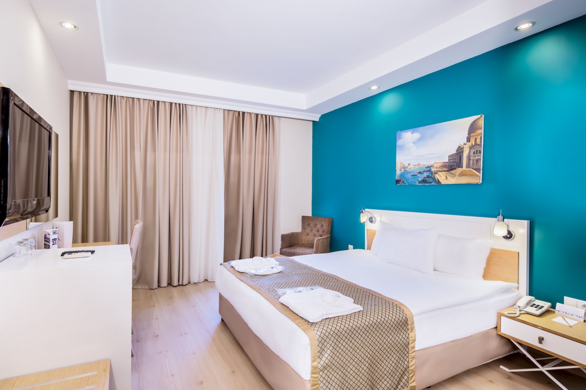 Family Room Land View