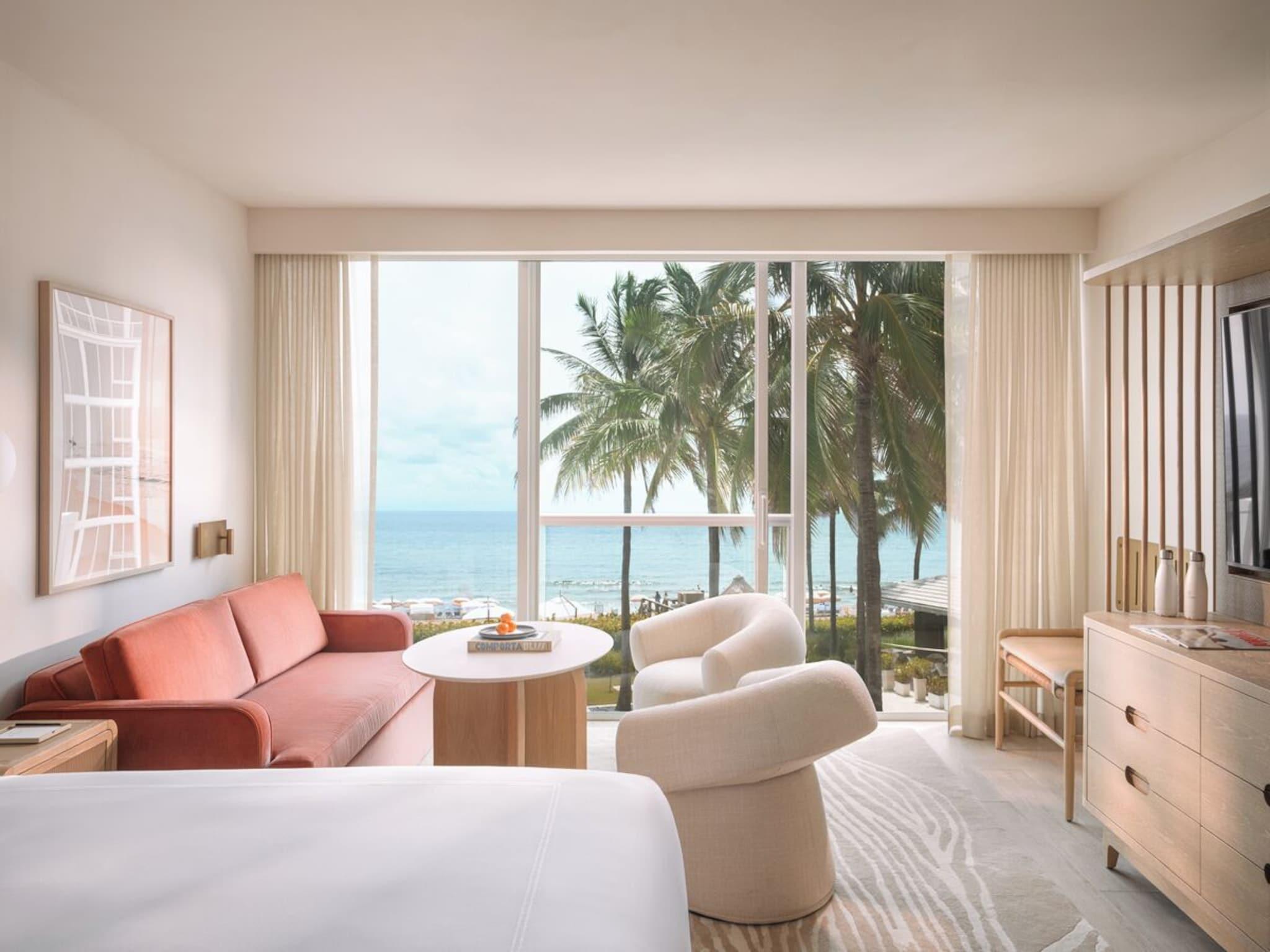 Suite Accessible King Size Bed