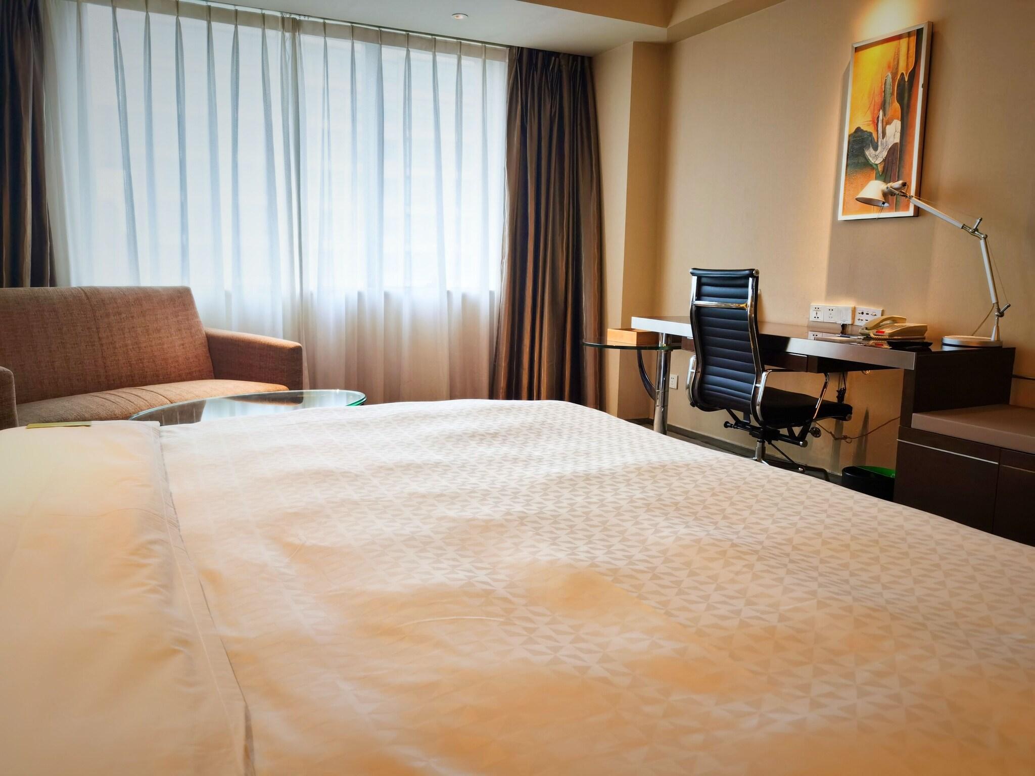 Double Garden View King Bed