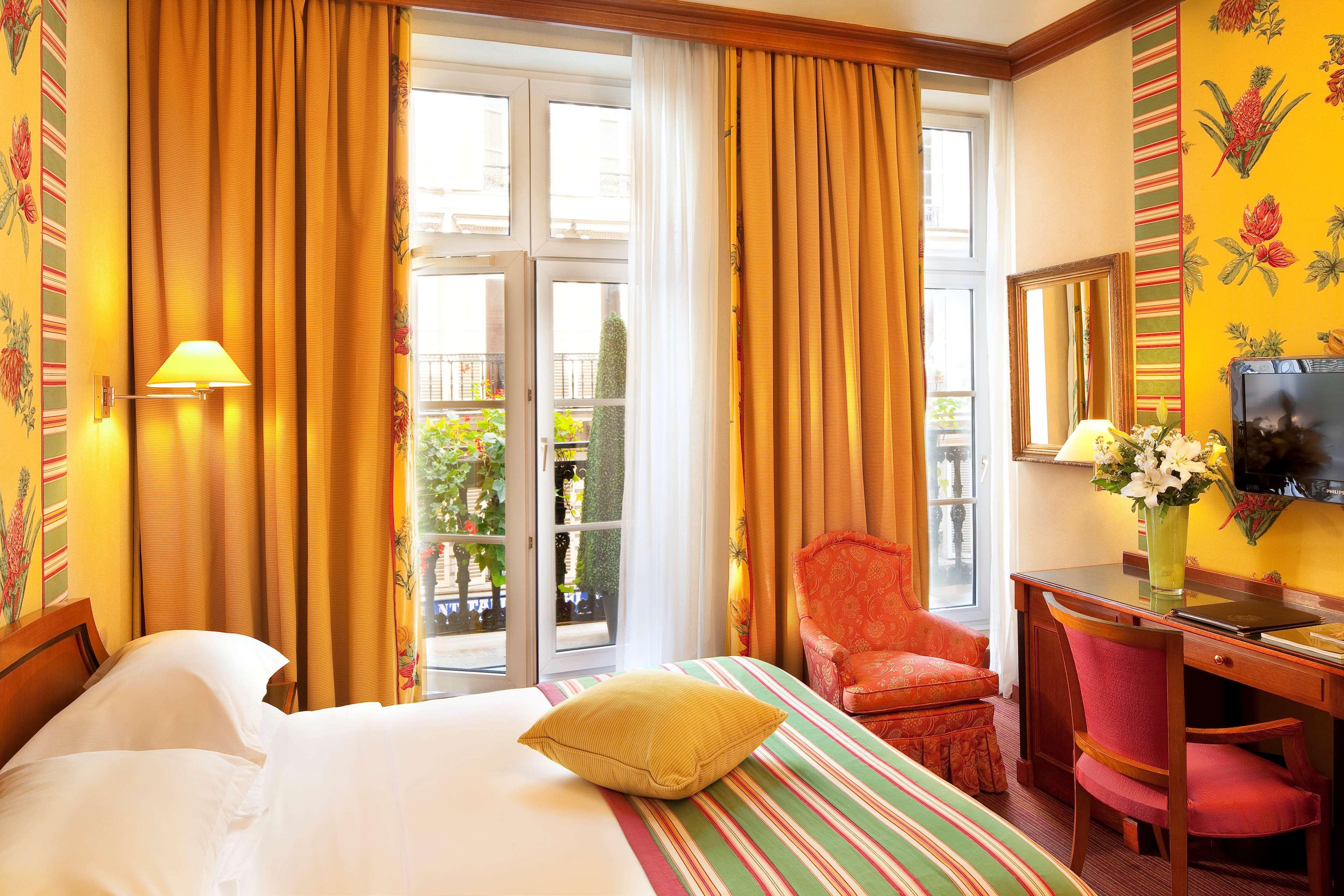 Double Classic Queen Bed