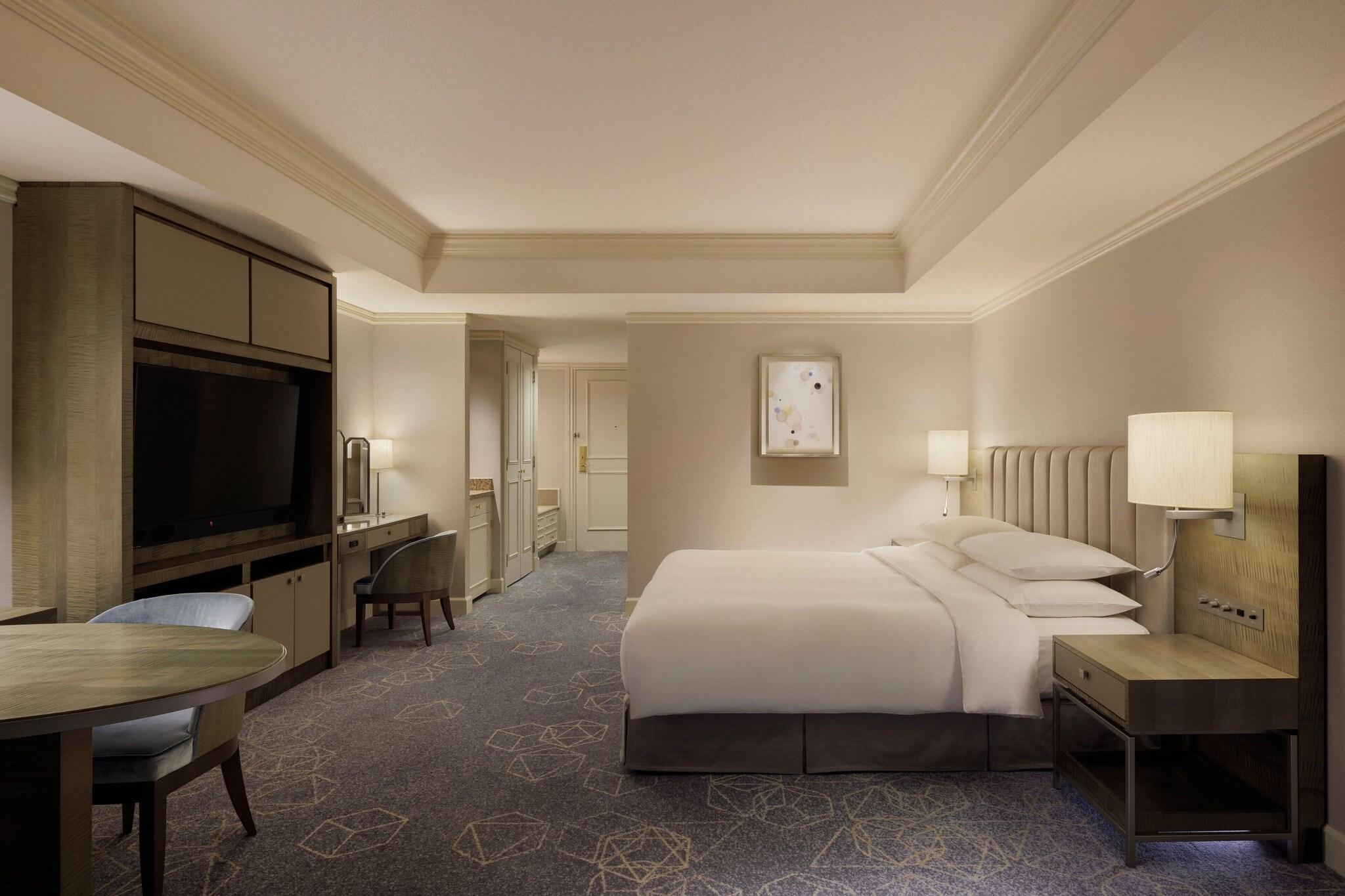 Double Deluxe King Bed