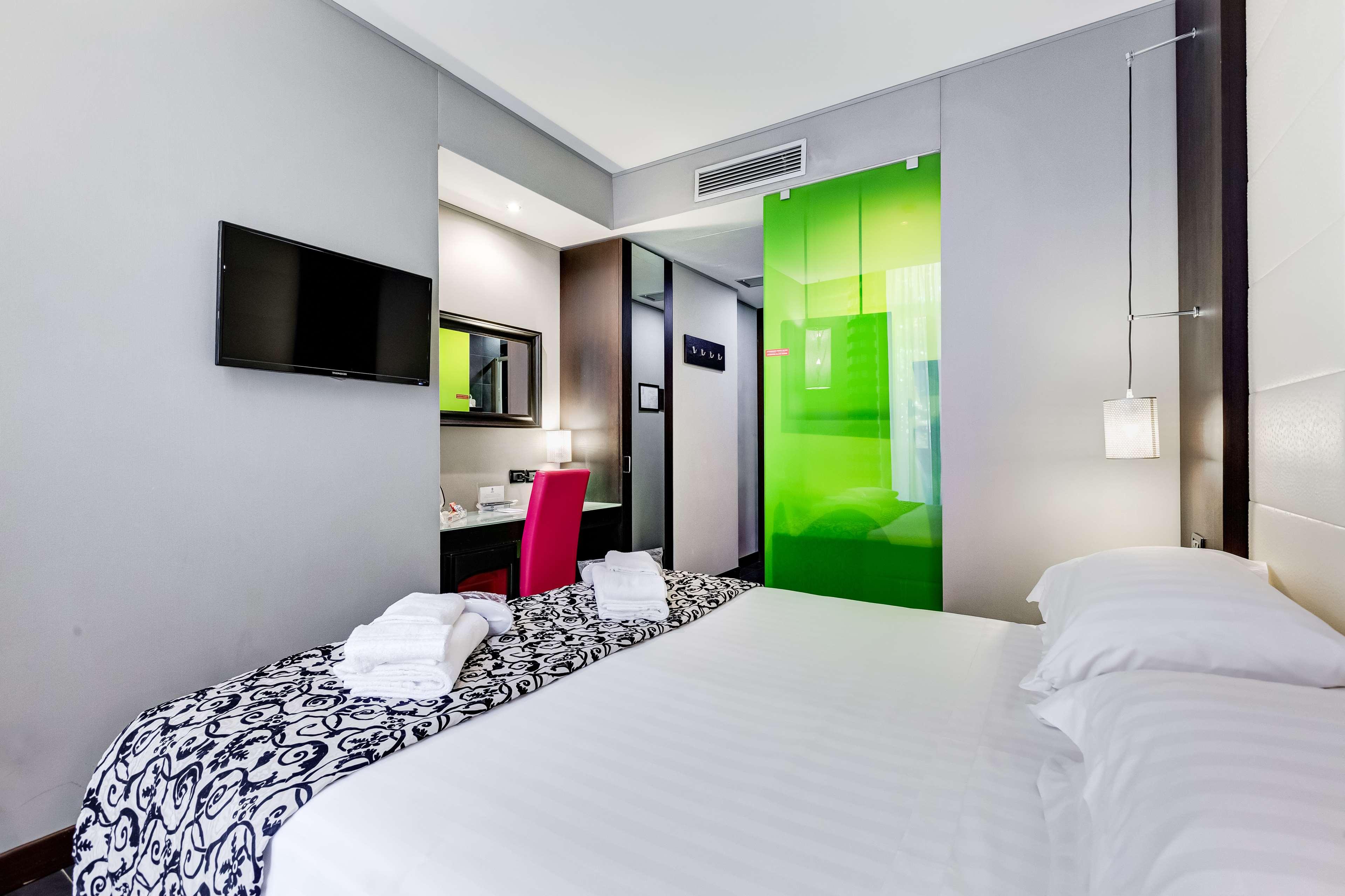 Double Queen Size Bed