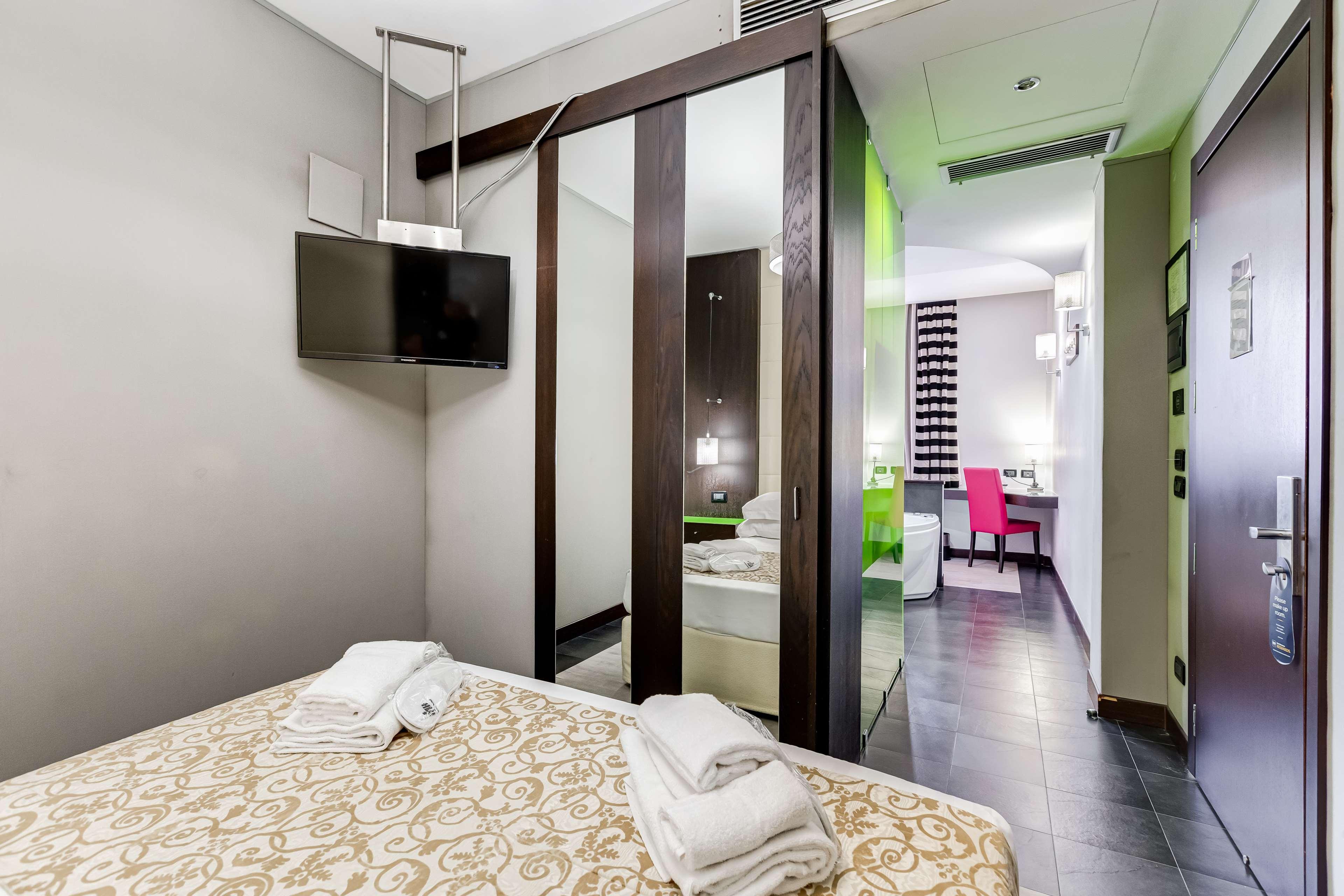 Triple Queen Size Bed