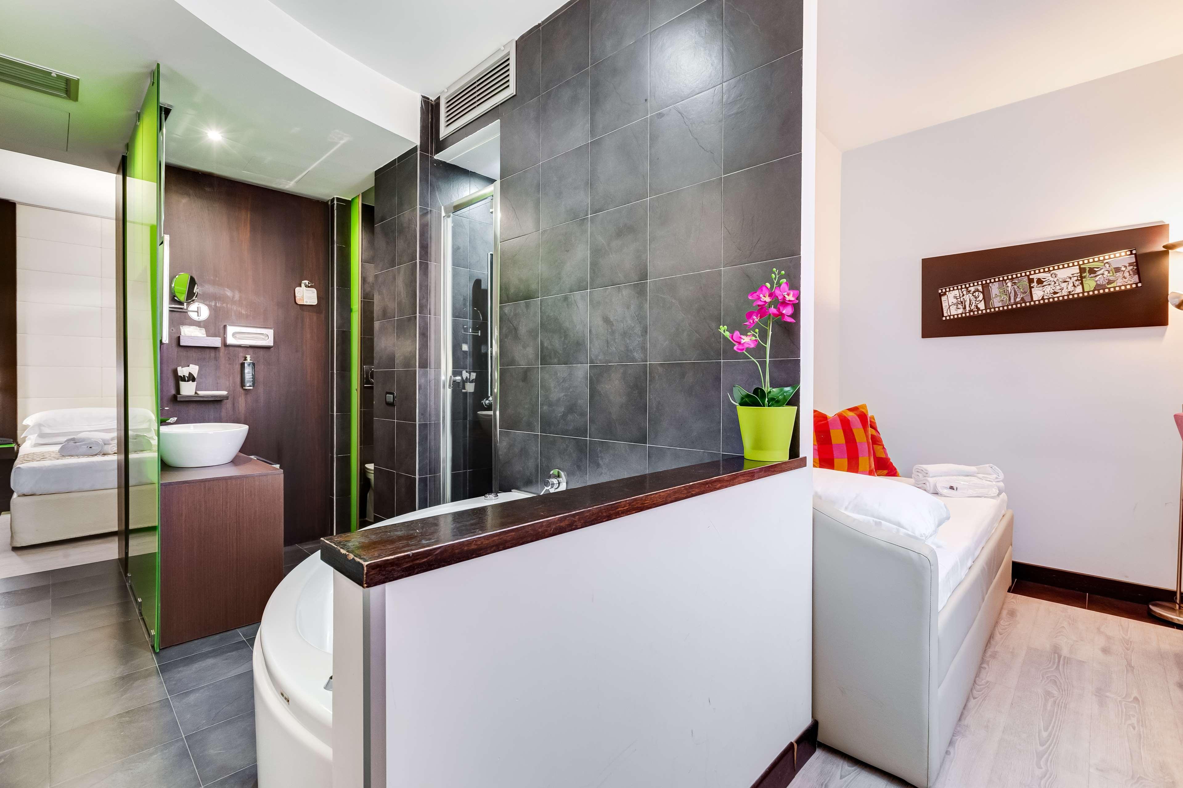 Triple Queen Size Bed