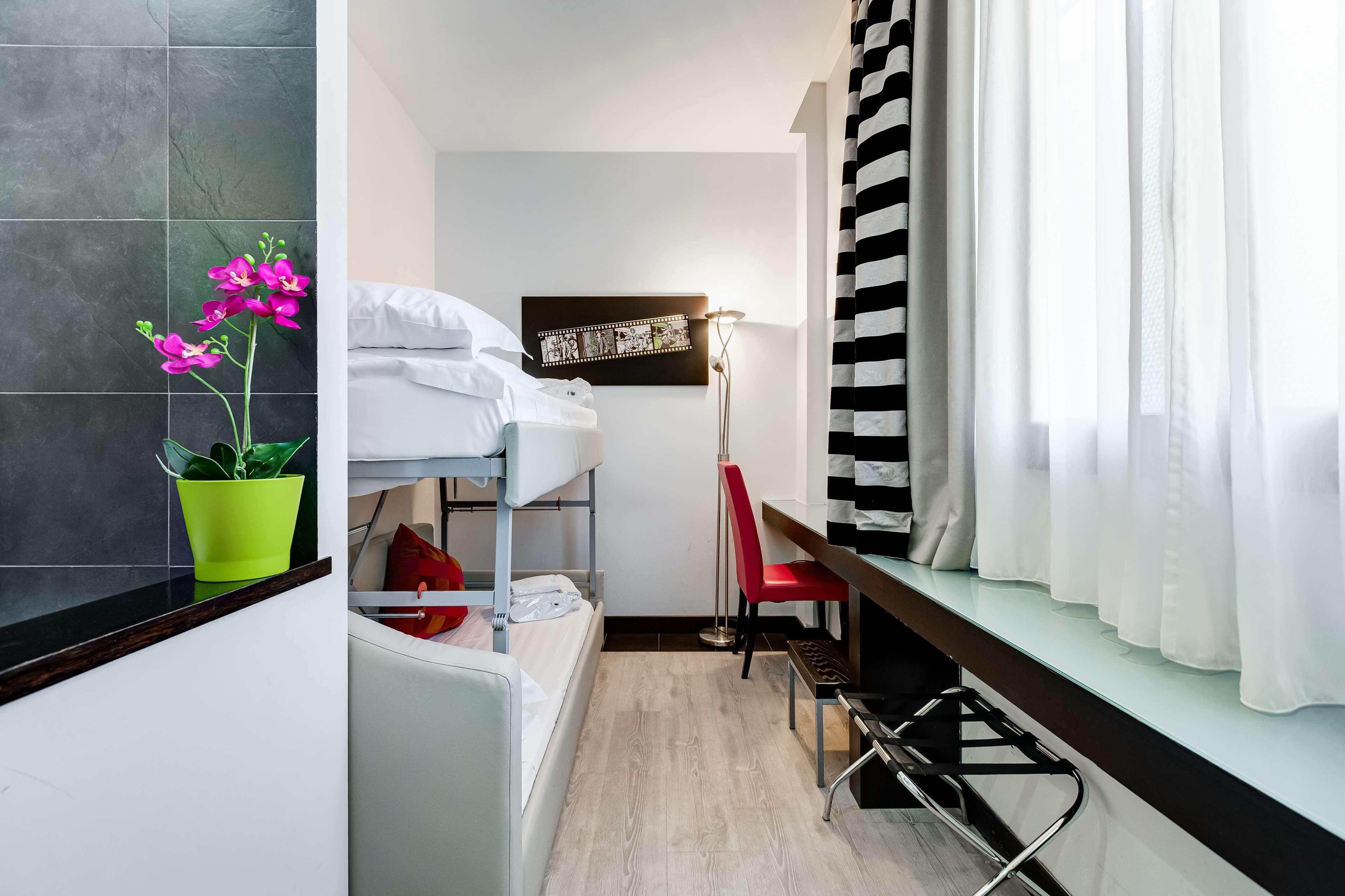 Triple Queen Size Bed