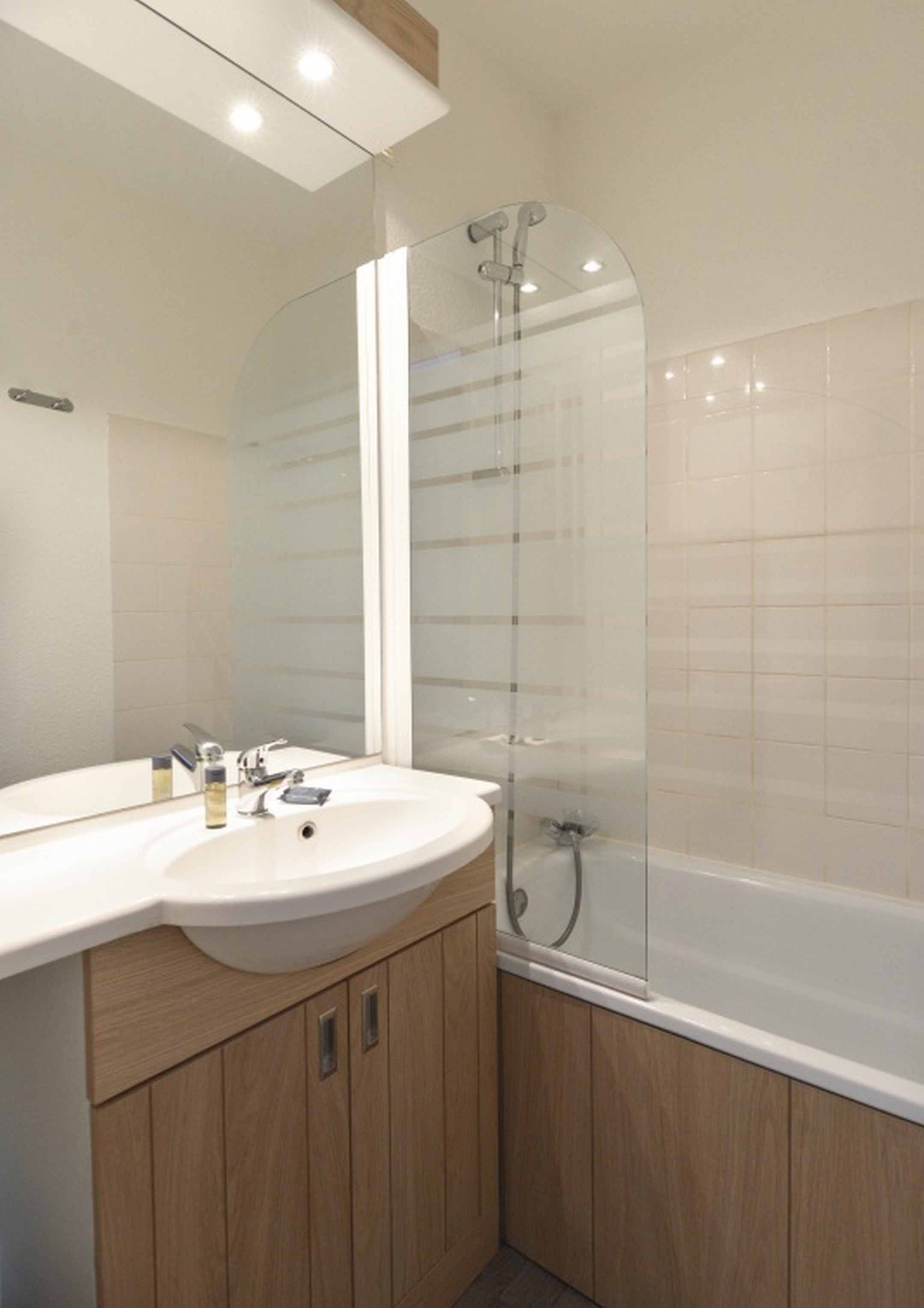 Room Connecting Room